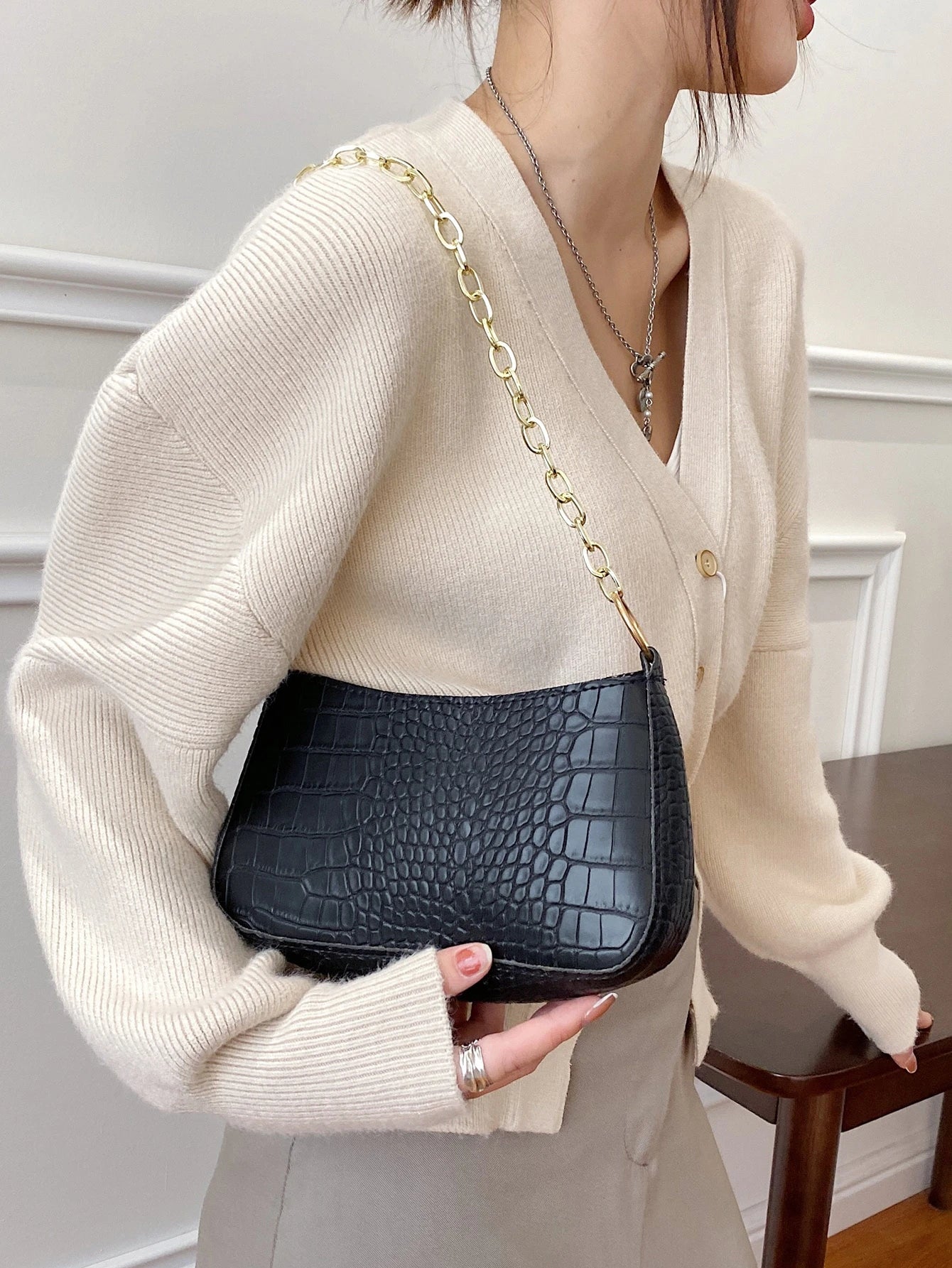 Lightweight,Business Casual Mini Crocodile Embossed Chain Bag For Teen Girls Women College Students,Rookies & White-Collar Workers Perfect For Office,College,Work ,Business,Commute,Outdoors, Travel, Outings, Animal Print Women Bag