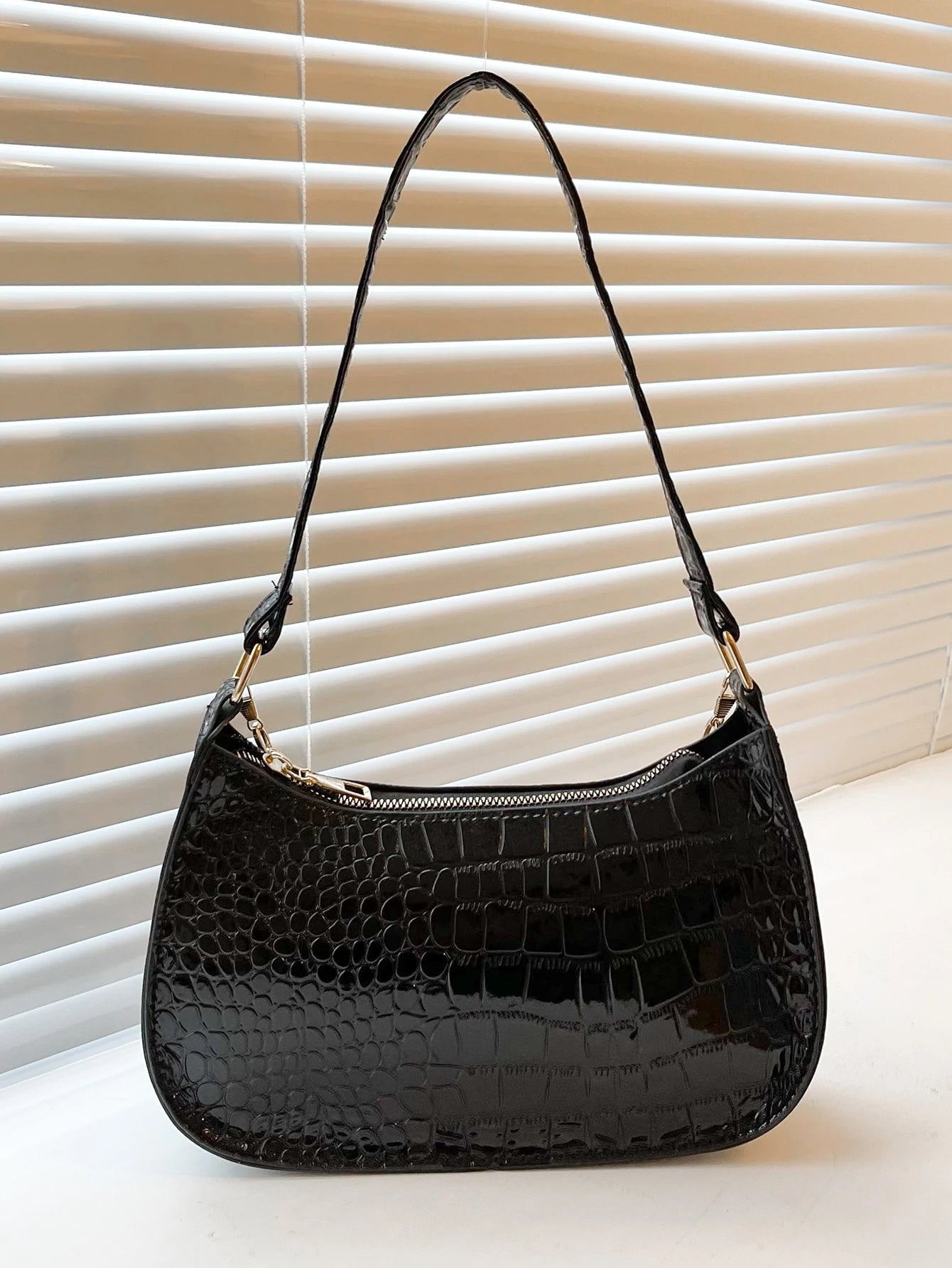 Stylish Crocodile Embossed Chain Underarm Shoulder Bag
