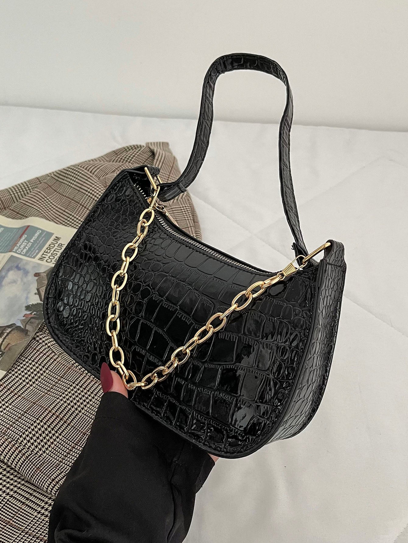 Stylish Crocodile Embossed Chain Underarm Shoulder Bag