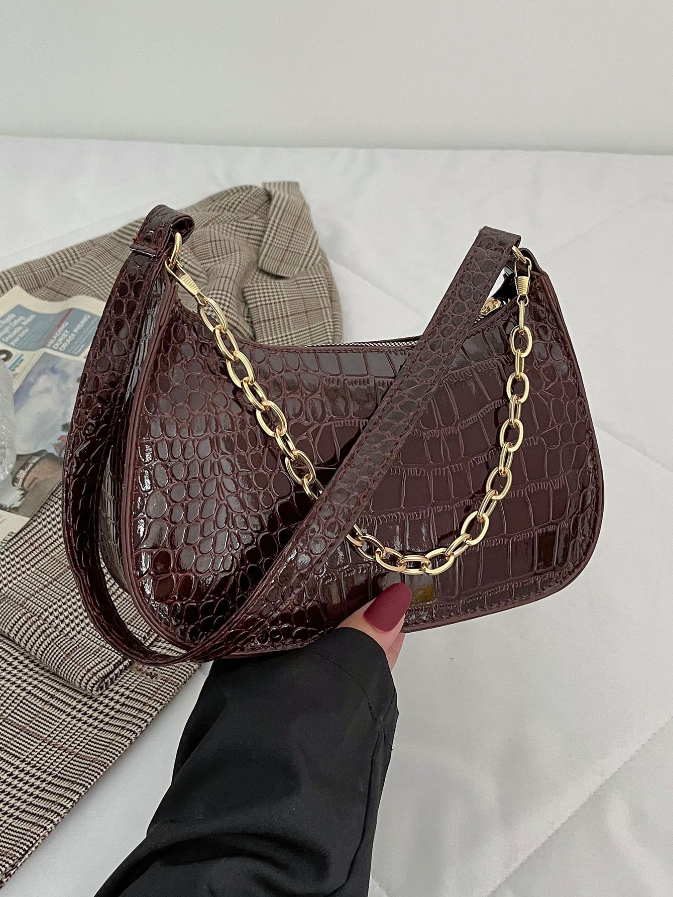 Stylish Crocodile Embossed Chain Underarm Shoulder Bag