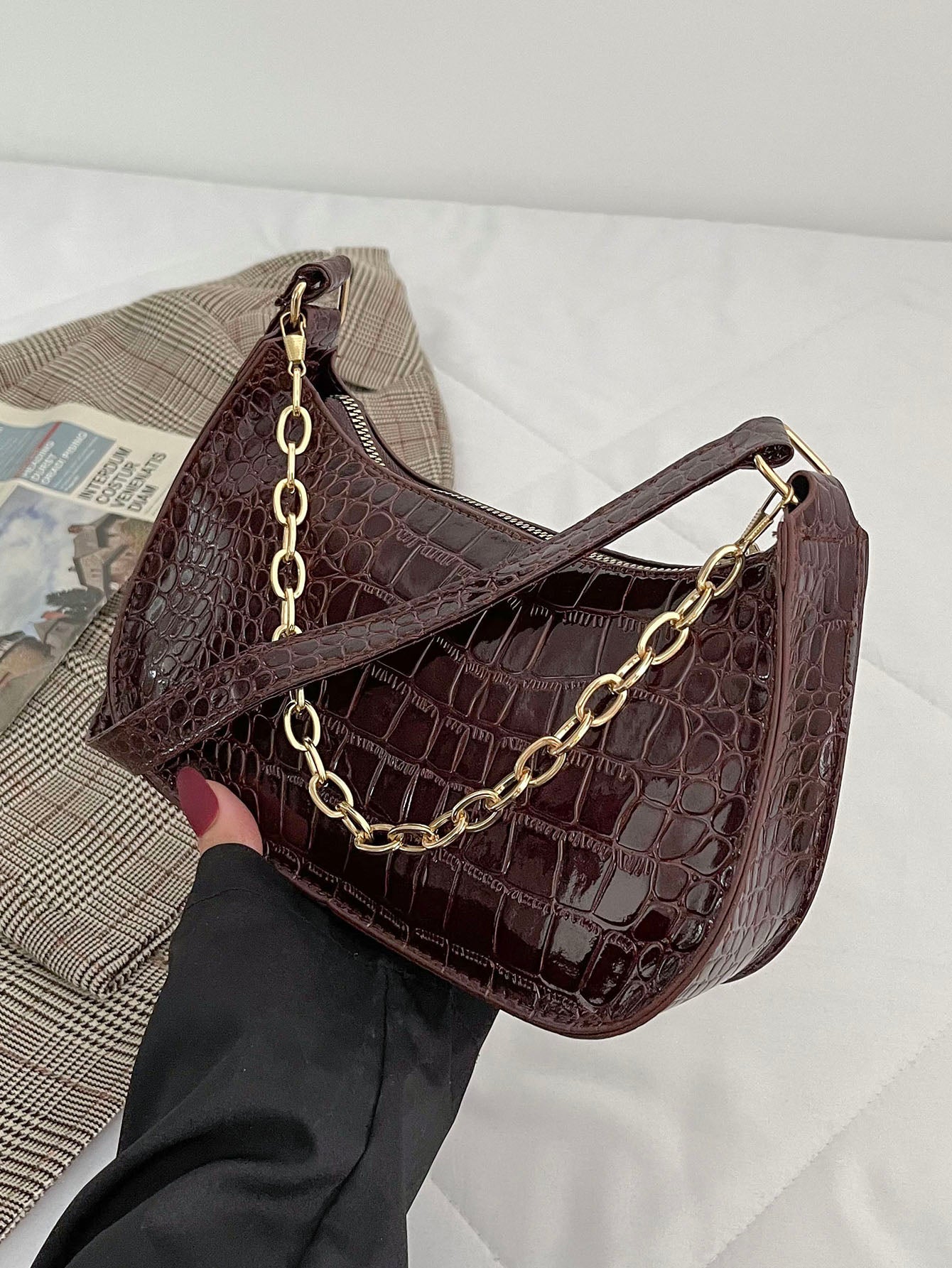 Stylish Crocodile Embossed Chain Underarm Shoulder Bag