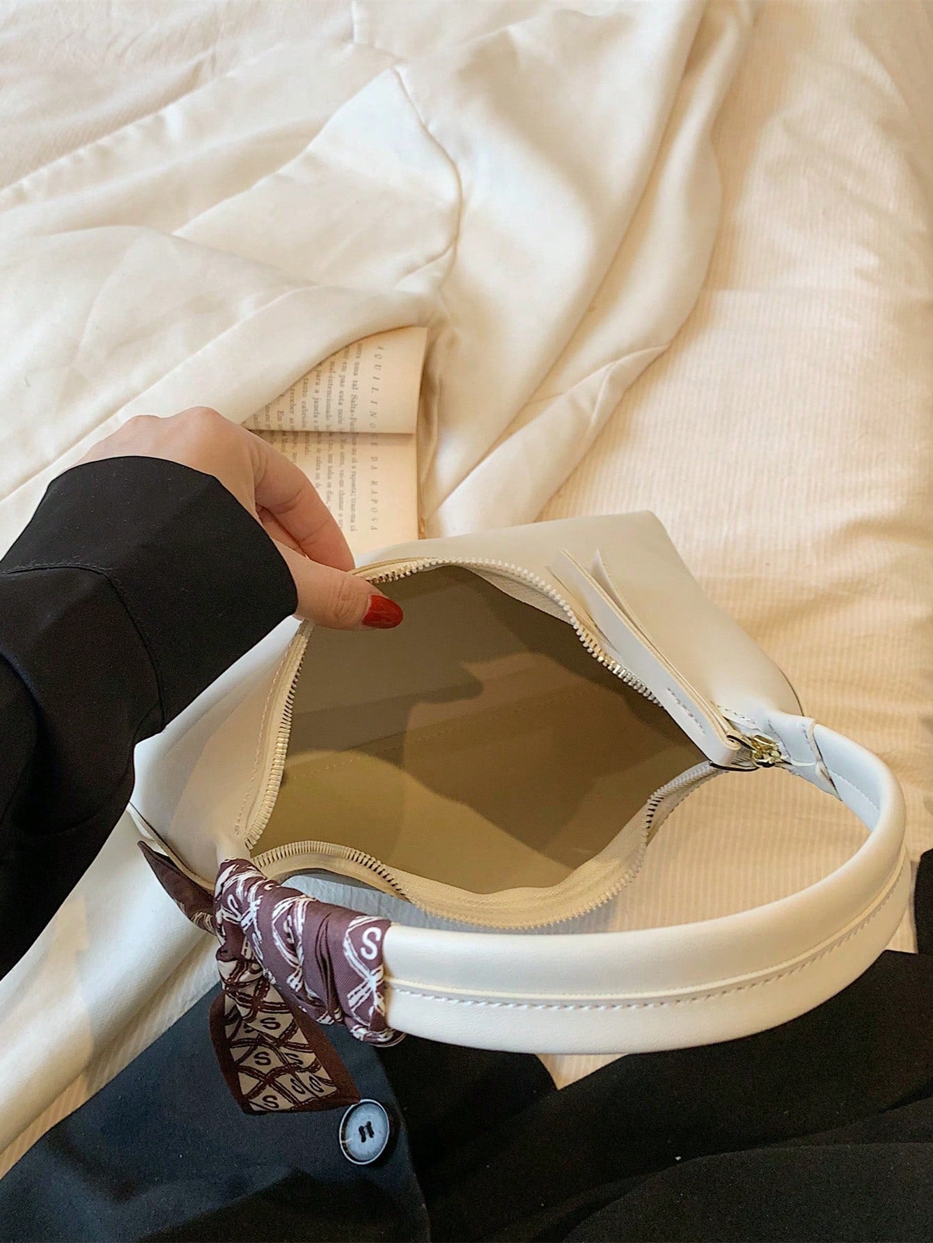 Minimalist Women's Shoulder Bag With Scarf