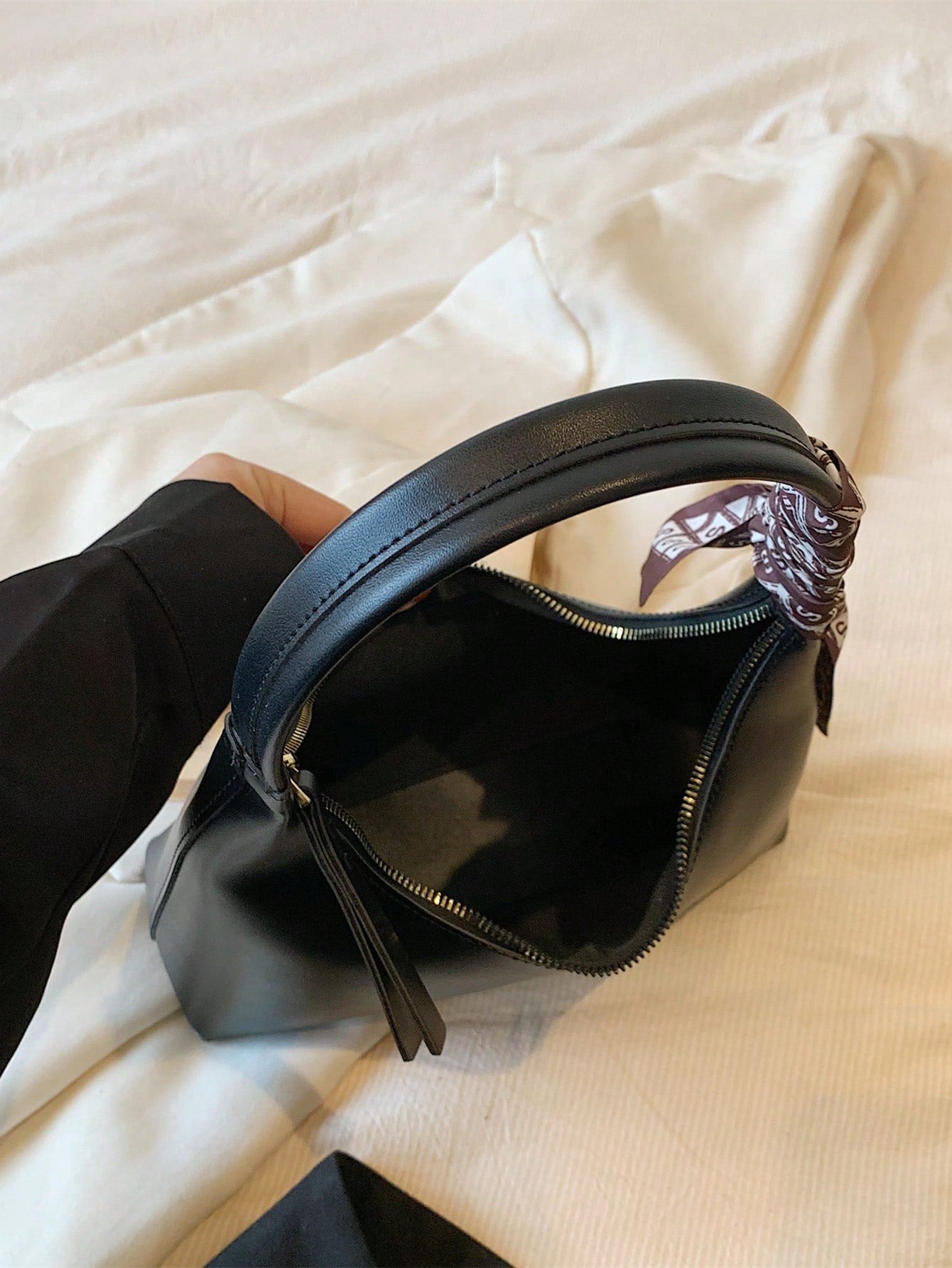 Minimalist Women's Shoulder Bag With Scarf