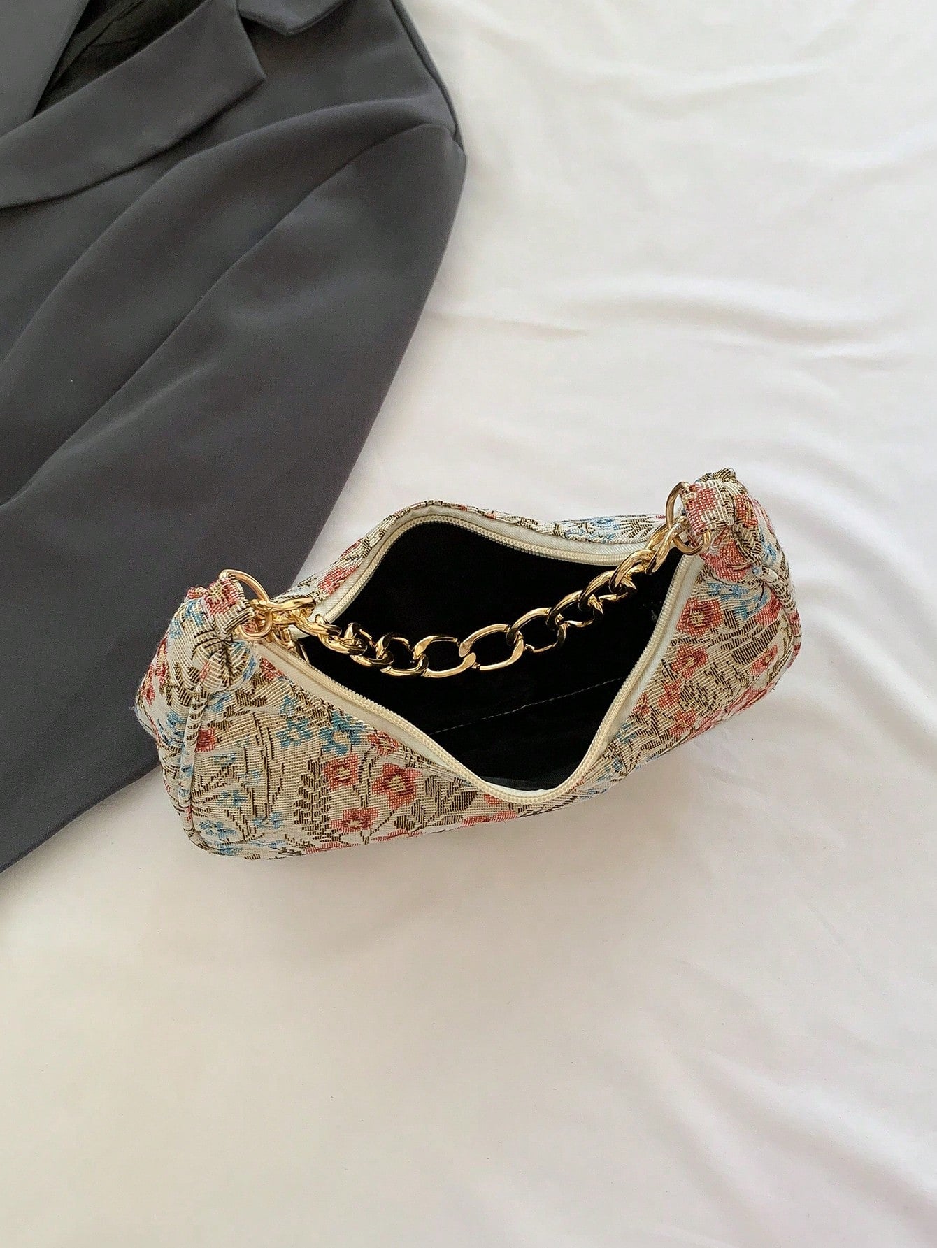 Fashion Metal Chain Handbag With Flower Design,Floral Printed Canvas Shoulder Bag , Tready Crescent Moon Bag For Women, Exquisite Floral Bag For Women