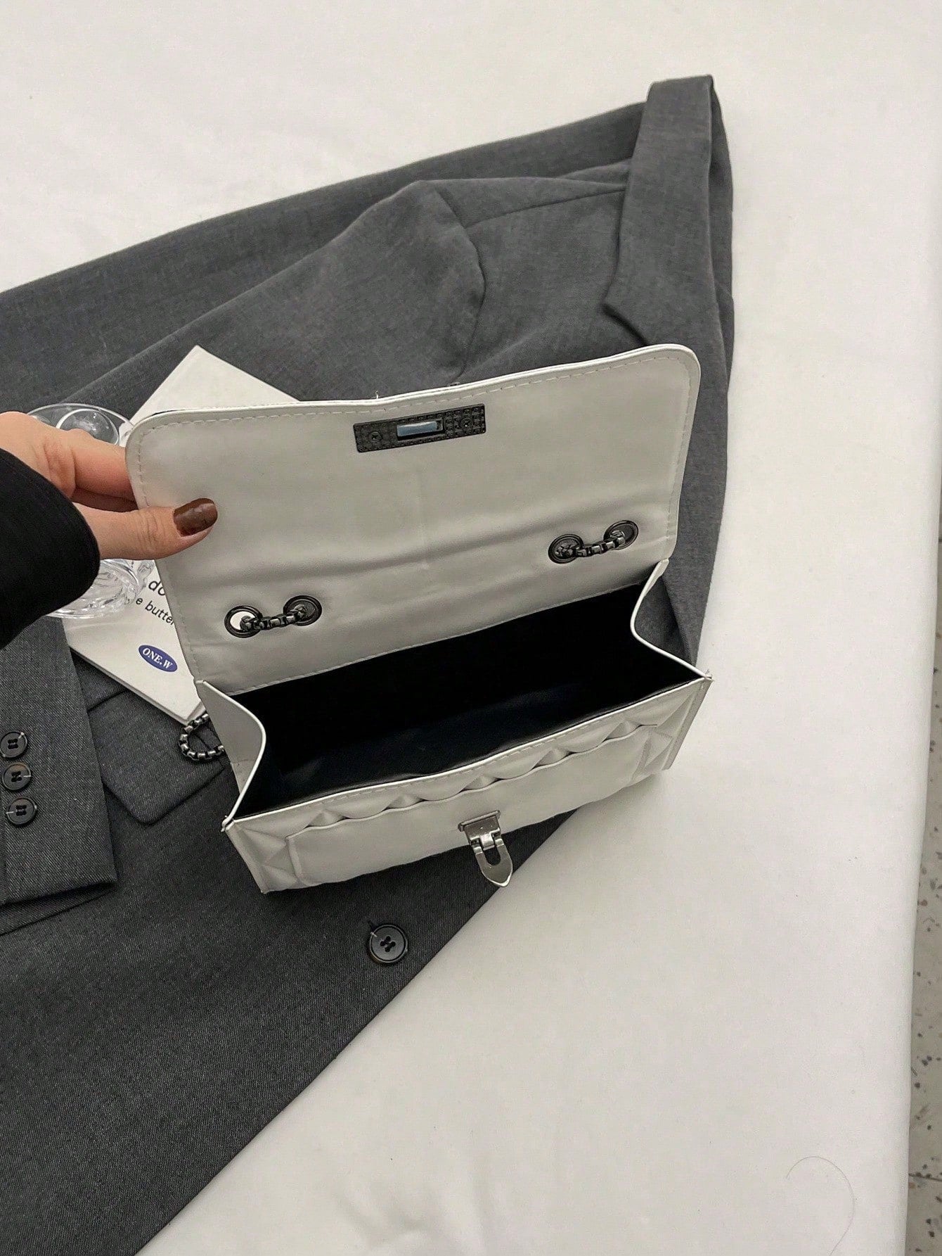 1pc Minimalist Fashion Indentation Diamond Shape Square Bag Lock Closure Flap Opening Metal Chain Shoulder Bag Suitable For Women's Daily Casual Use