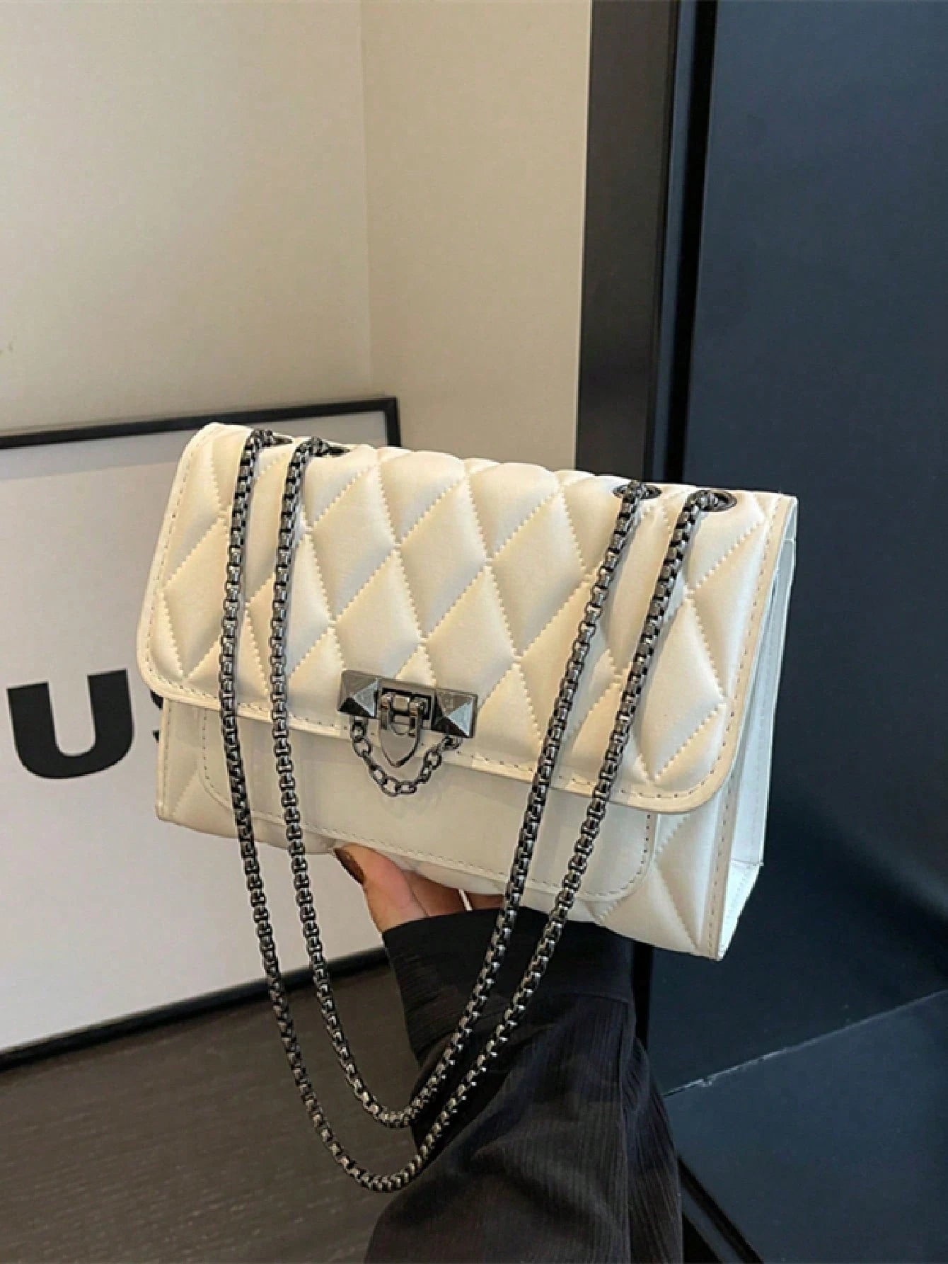 1pc Minimalist Fashion Indentation Diamond Shape Square Bag Lock Closure Flap Opening Metal Chain Shoulder Bag Suitable For Women's Daily Casual Use