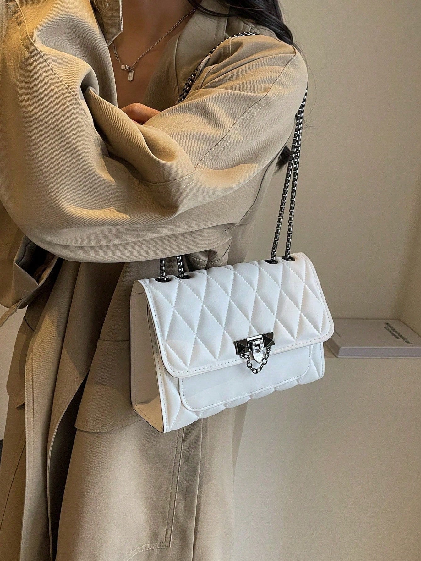 1pc Minimalist Fashion Indentation Diamond Shape Square Bag Lock Closure Flap Opening Metal Chain Shoulder Bag Suitable For Women's Daily Casual Use