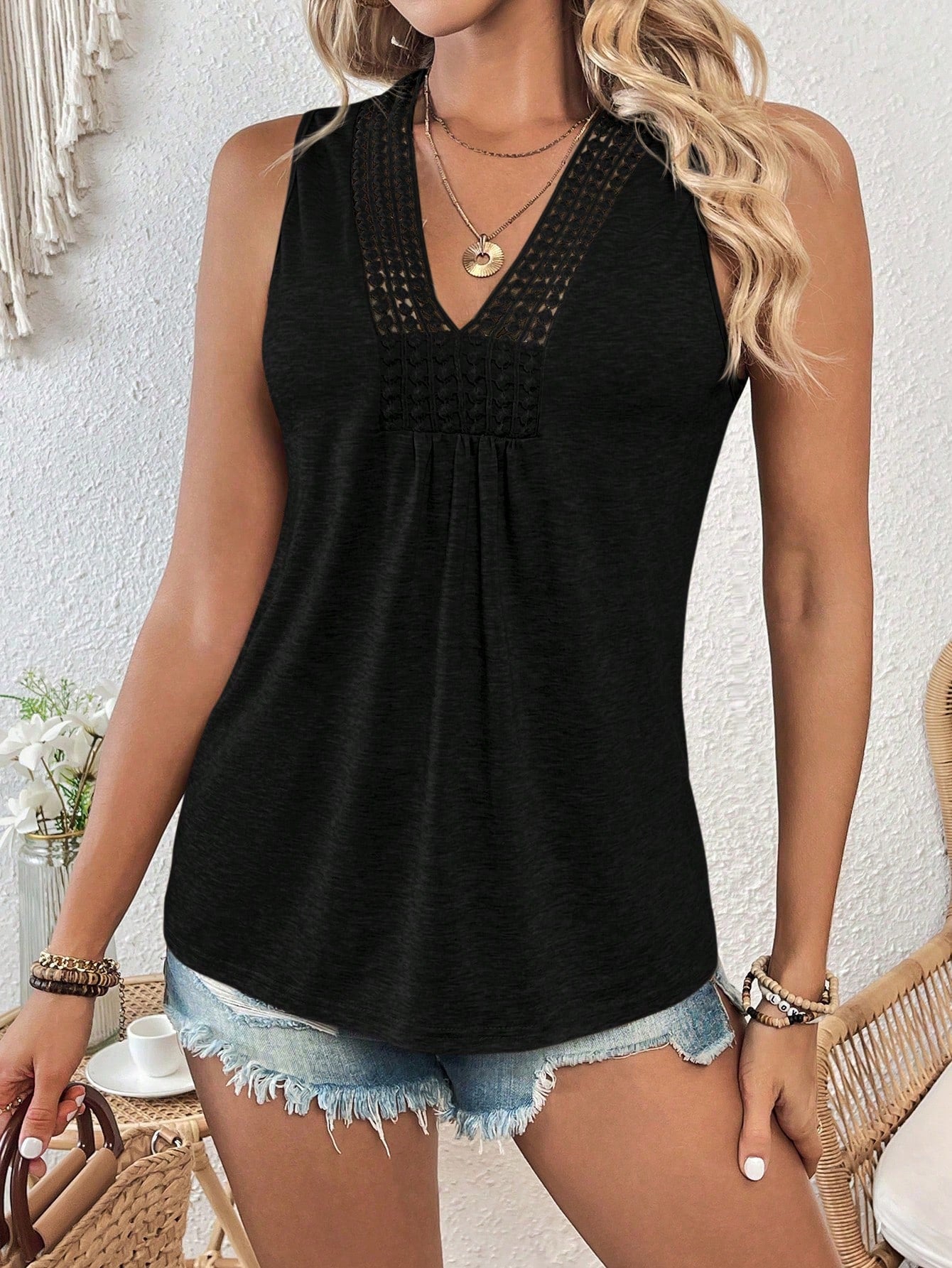 EMERY ROSE Summer V-Neck Contrast Guipure Lace Knitted Tank Top