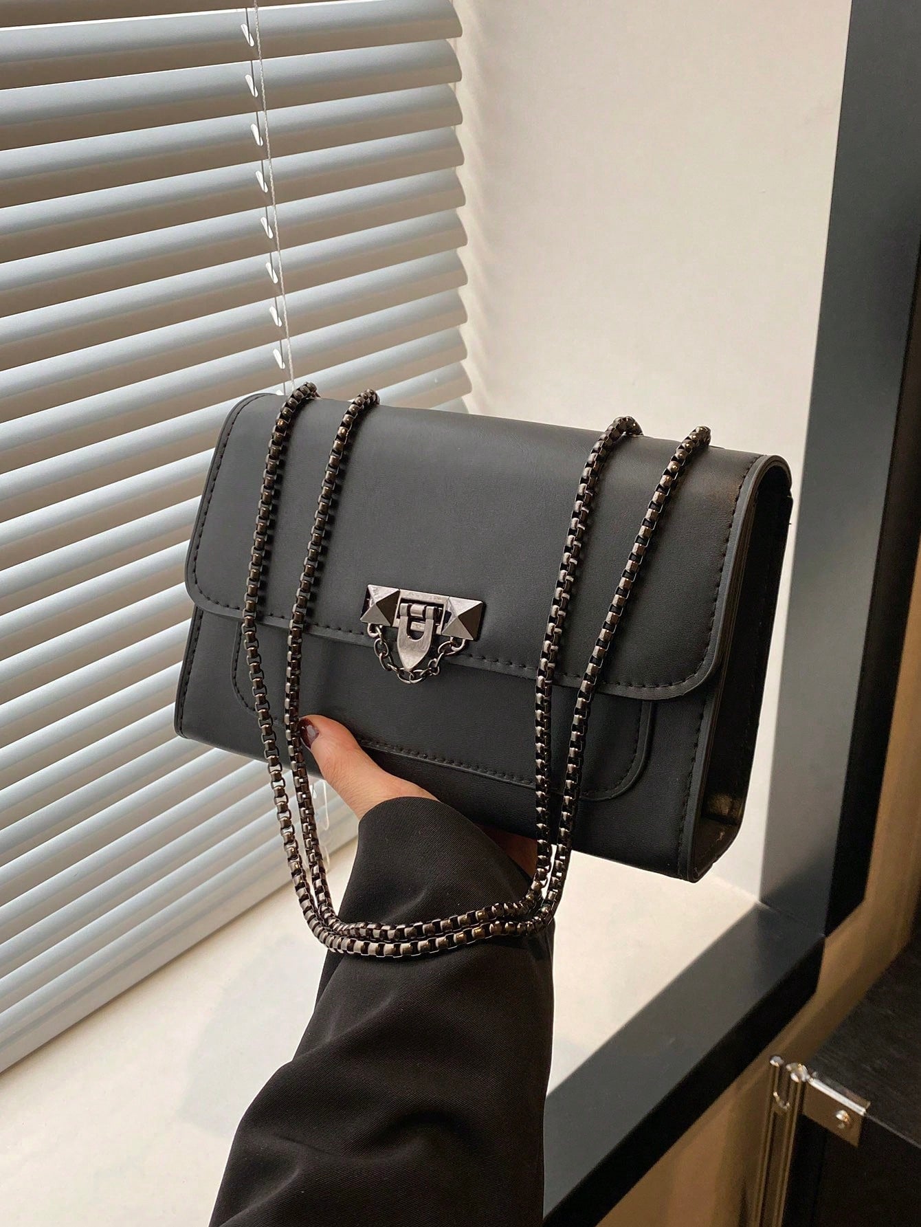 1pc Minimalist Fashion Indentation Diamond Shape Square Bag Lock Closure Flap Opening Metal Chain Shoulder Bag Suitable For Women's Daily Casual Use