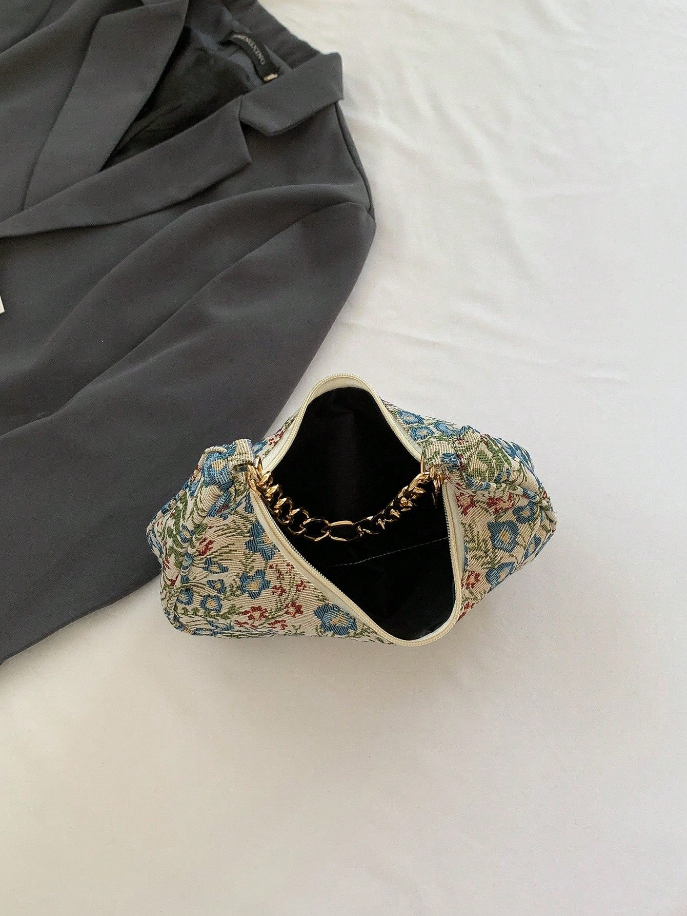 Fashion Metal Chain Handbag With Flower Design,Floral Printed Canvas Shoulder Bag , Tready Crescent Moon Bag For Women, Exquisite Floral Bag For Women