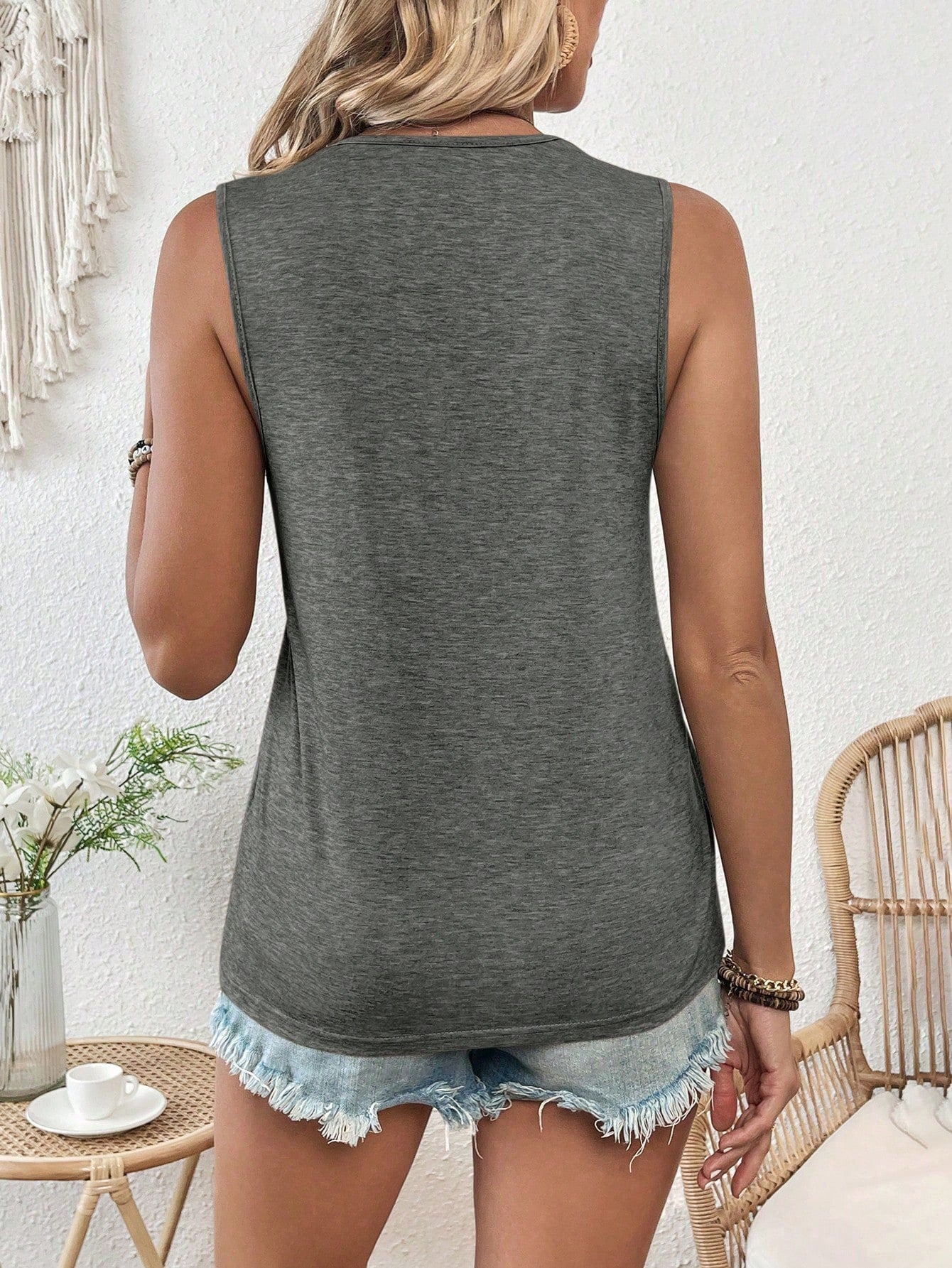 EMERY ROSE Summer V-Neck Contrast Guipure Lace Knitted Tank Top