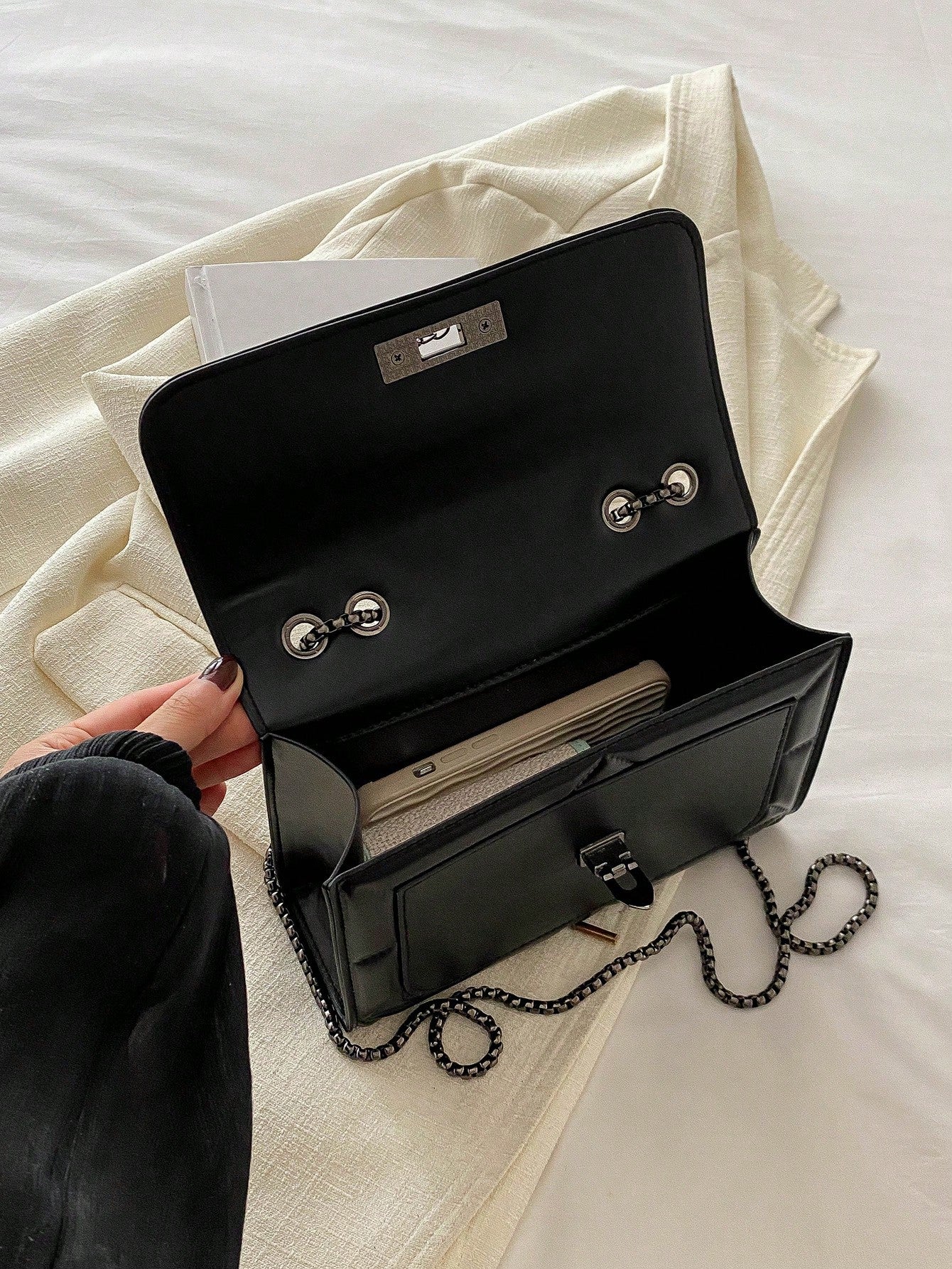 1pc Minimalist Fashion Indentation Diamond Shape Square Bag Lock Closure Flap Opening Metal Chain Shoulder Bag Suitable For Women's Daily Casual Use