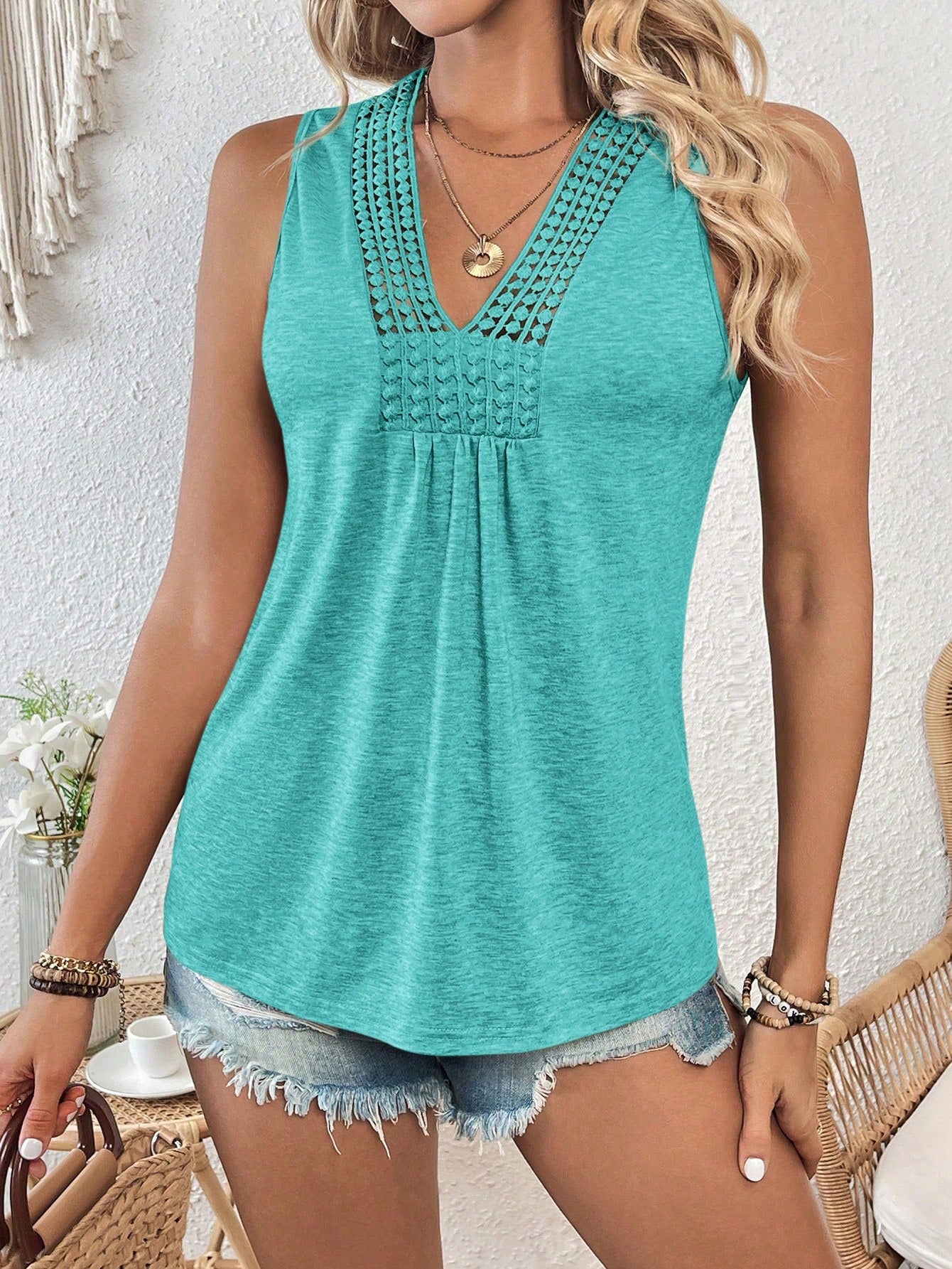 EMERY ROSE Summer V-Neck Contrast Guipure Lace Knitted Tank Top