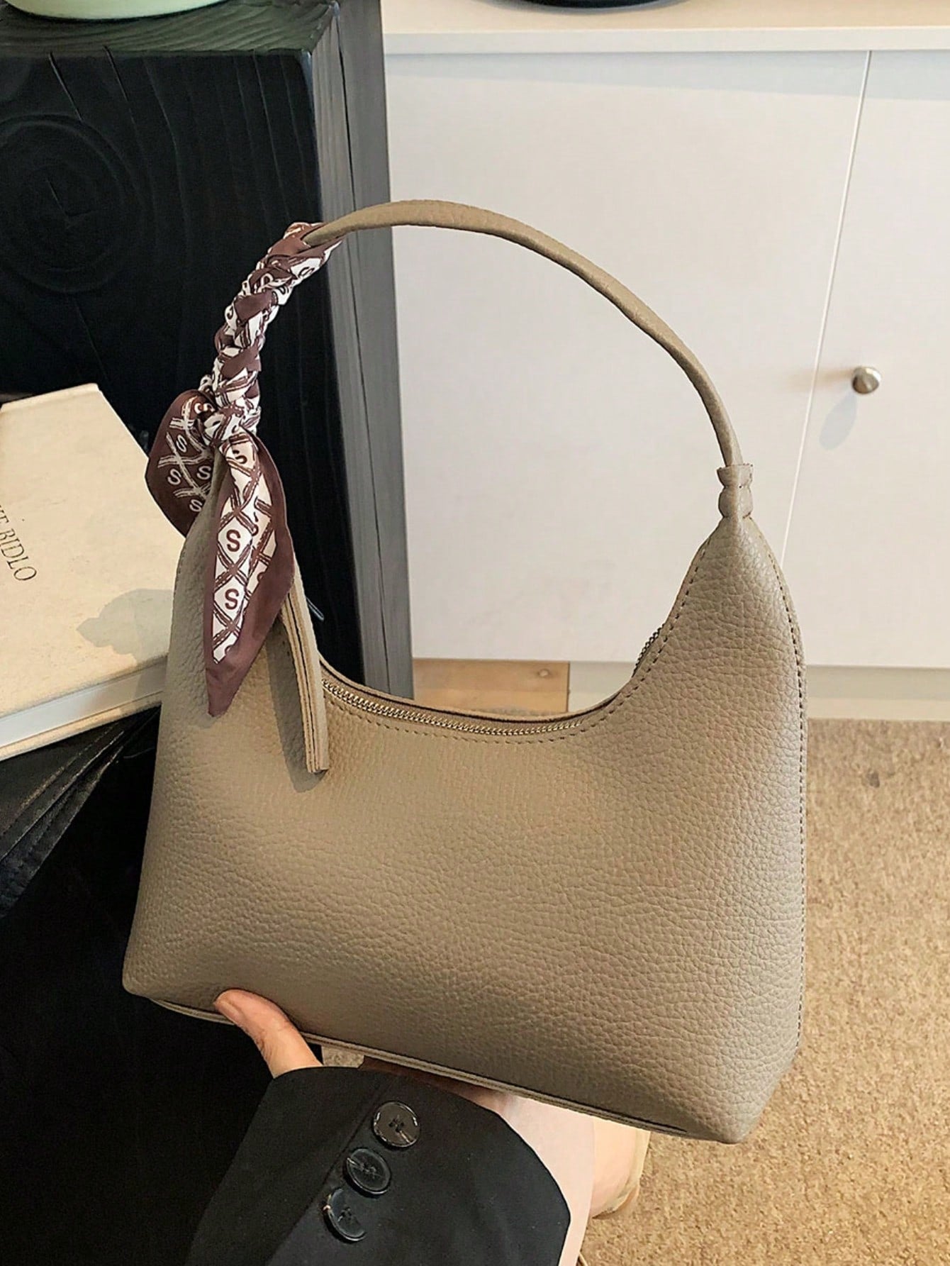 Minimalist Women's Shoulder Bag With Scarf