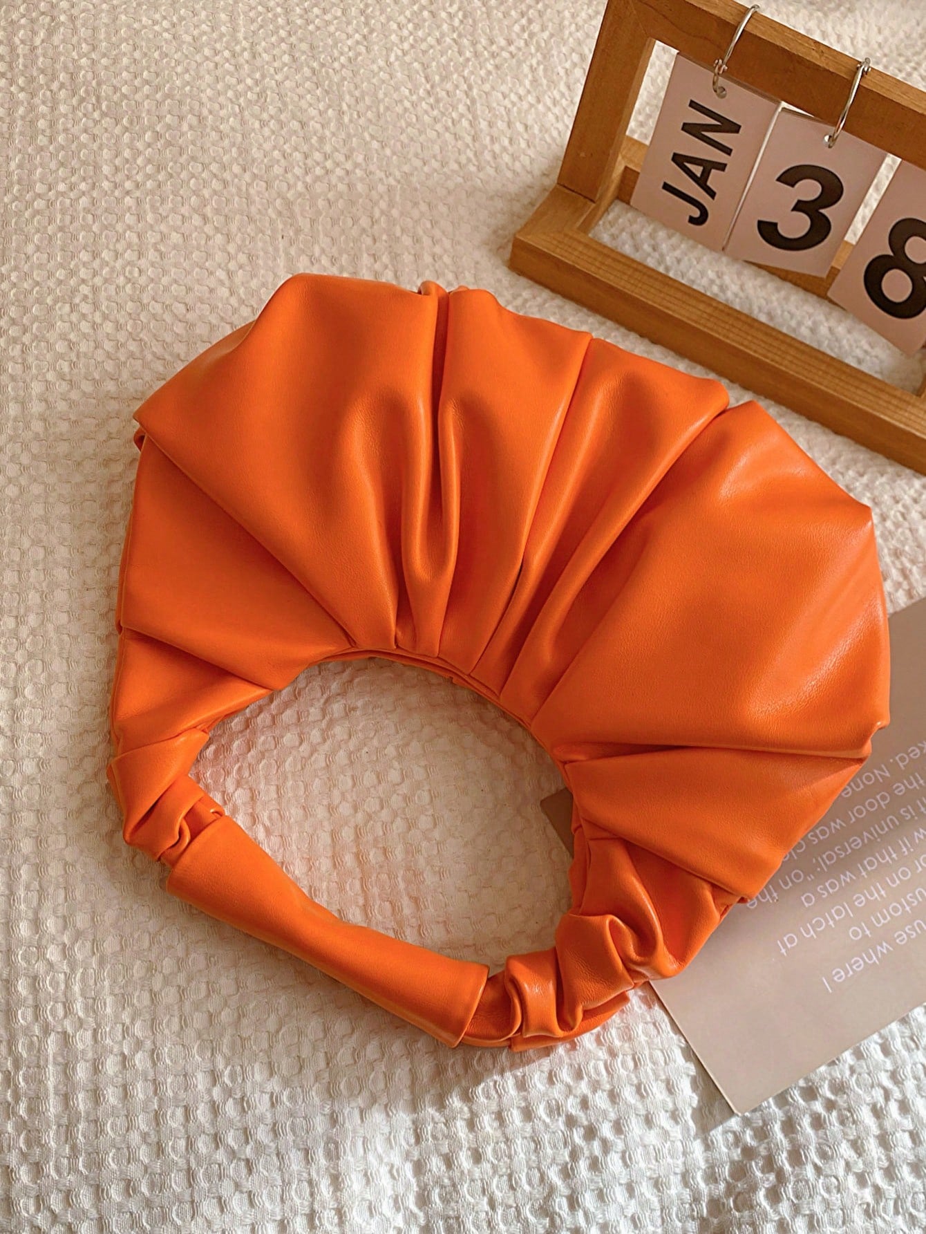 2024 New Style Cloud-Shaped Ruched Orange Bag, Handheld Bag, Versatile Casual Women's Bag, Crescent-Shaped Clutch Bag