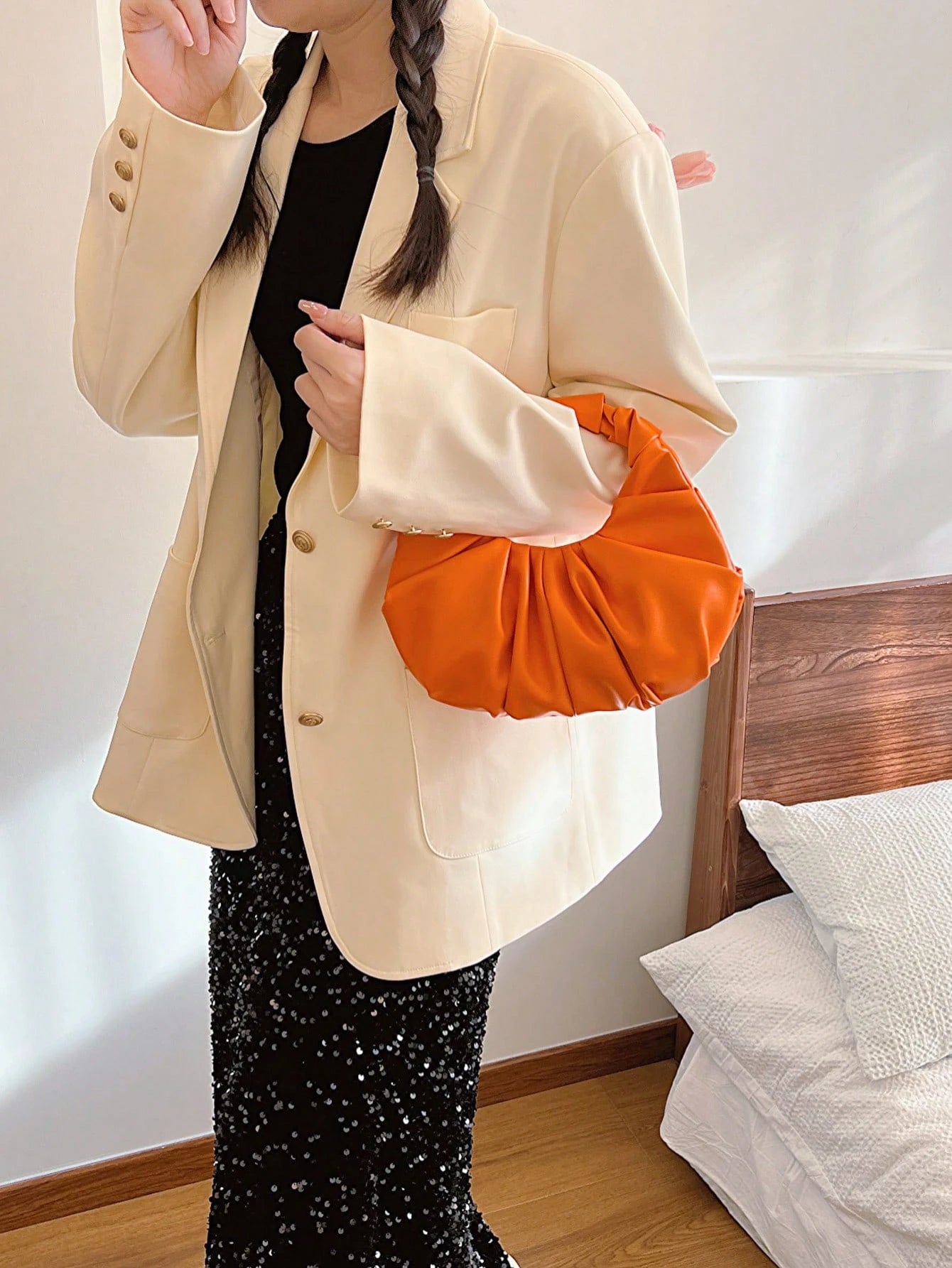 2024 New Style Cloud-Shaped Ruched Orange Bag, Handheld Bag, Versatile Casual Women's Bag, Crescent-Shaped Clutch Bag