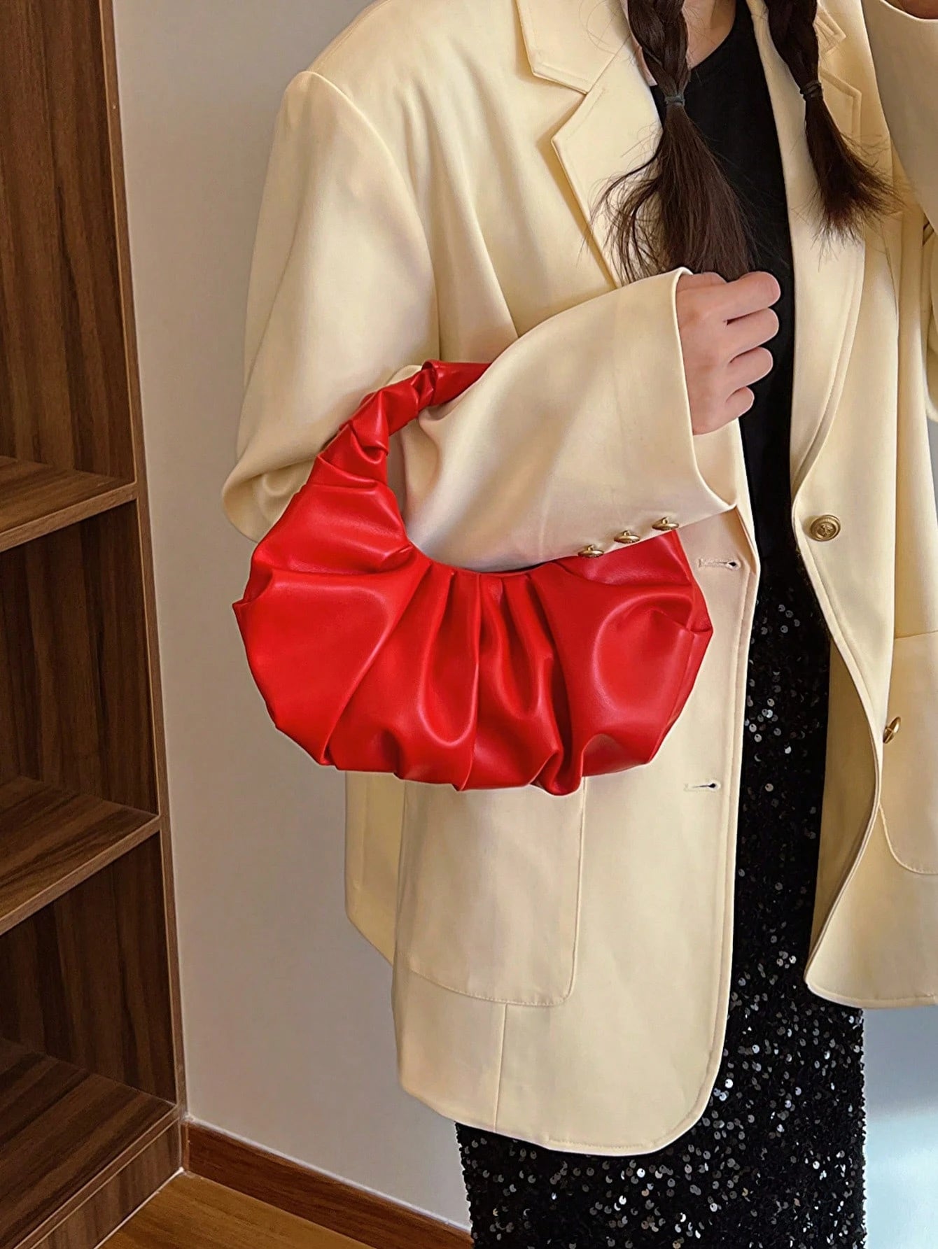 2024 New Style Cloud-Shaped Ruched Orange Bag, Handheld Bag, Versatile Casual Women's Bag, Crescent-Shaped Clutch Bag