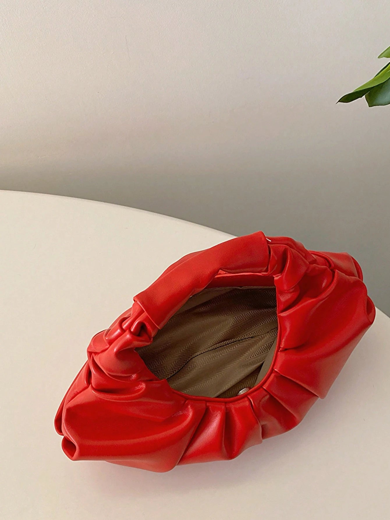 2024 New Style Cloud-Shaped Ruched Orange Bag, Handheld Bag, Versatile Casual Women's Bag, Crescent-Shaped Clutch Bag