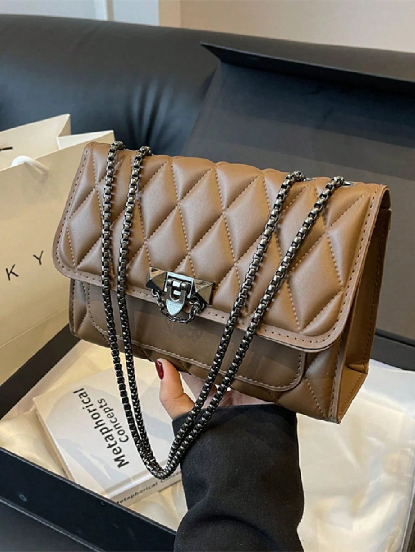 1pc Minimalist Fashion Indentation Diamond Shape Square Bag Lock Closure Flap Opening Metal Chain Shoulder Bag Suitable For Women's Daily Casual Use