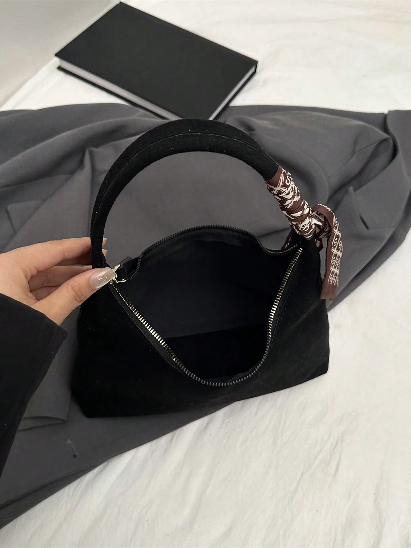 Minimalist Women's Shoulder Bag With Scarf