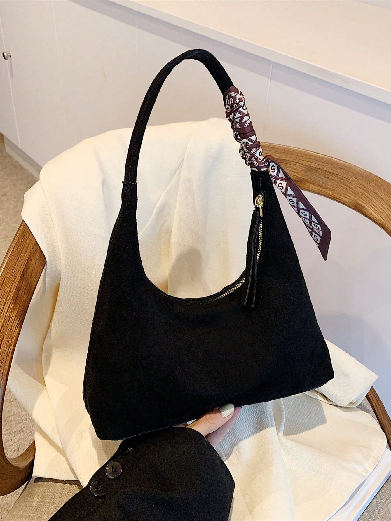 Minimalist Women's Shoulder Bag With Scarf