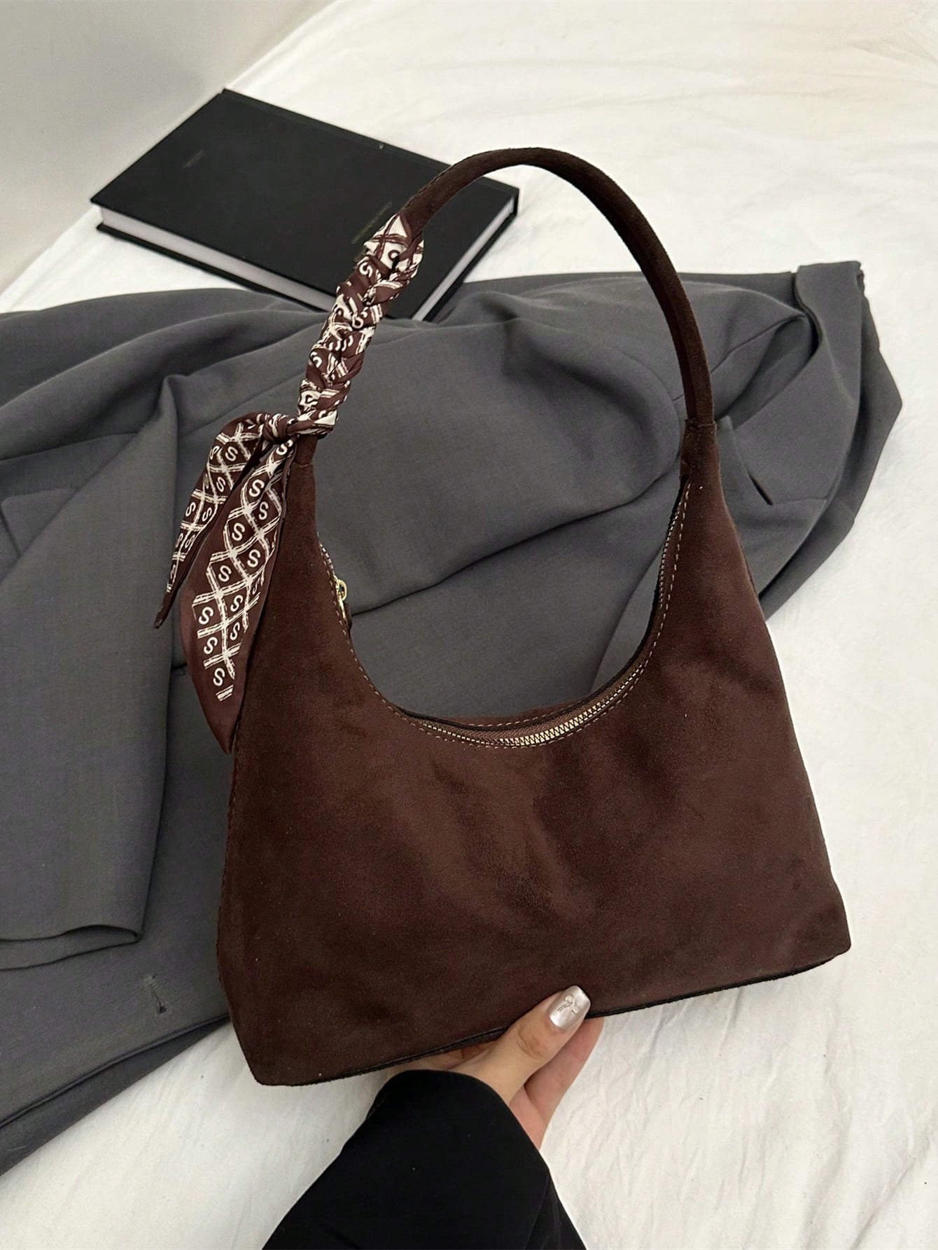 Minimalist Women's Shoulder Bag With Scarf