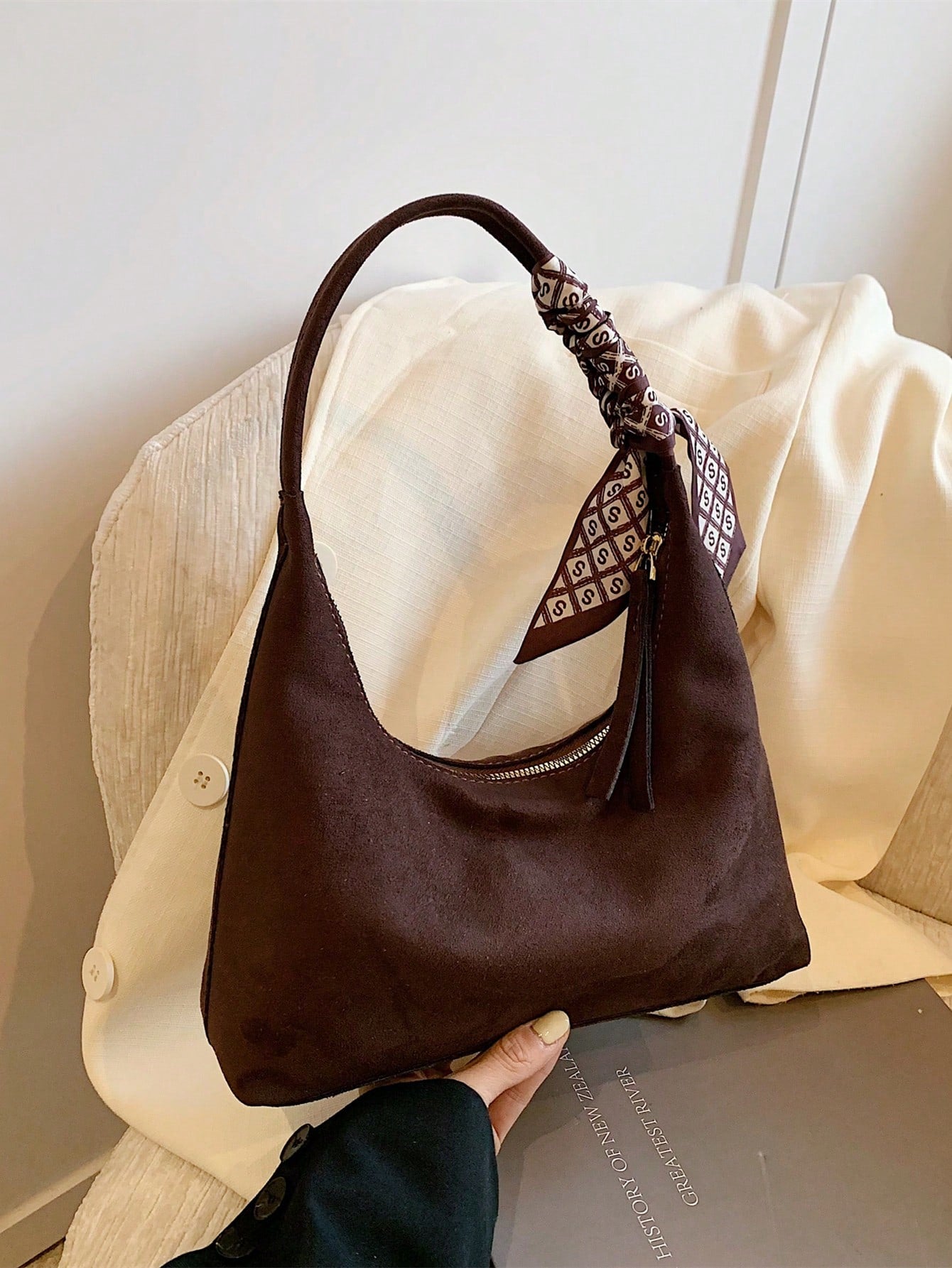 Minimalist Women's Shoulder Bag With Scarf
