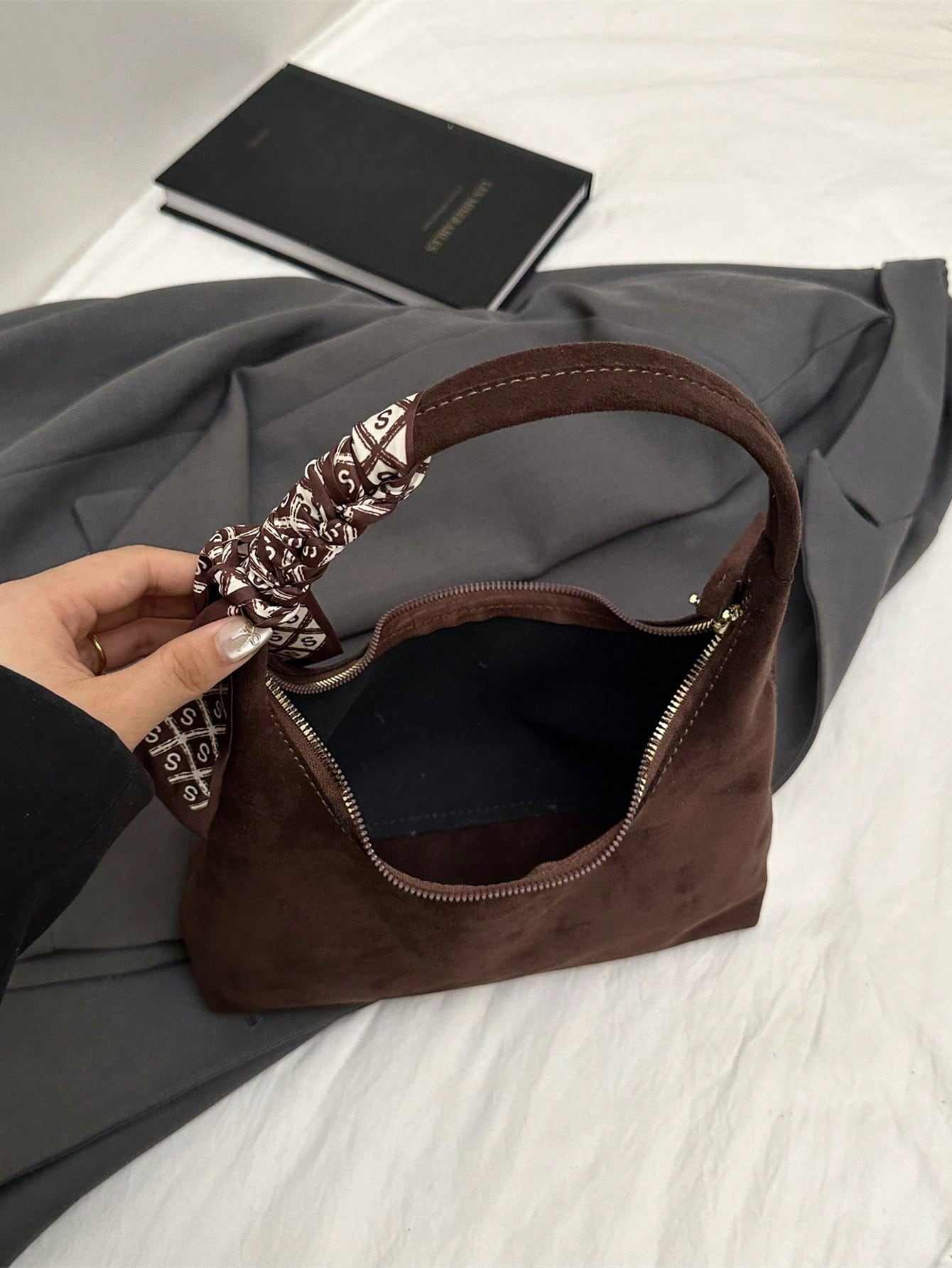 Minimalist Women's Shoulder Bag With Scarf