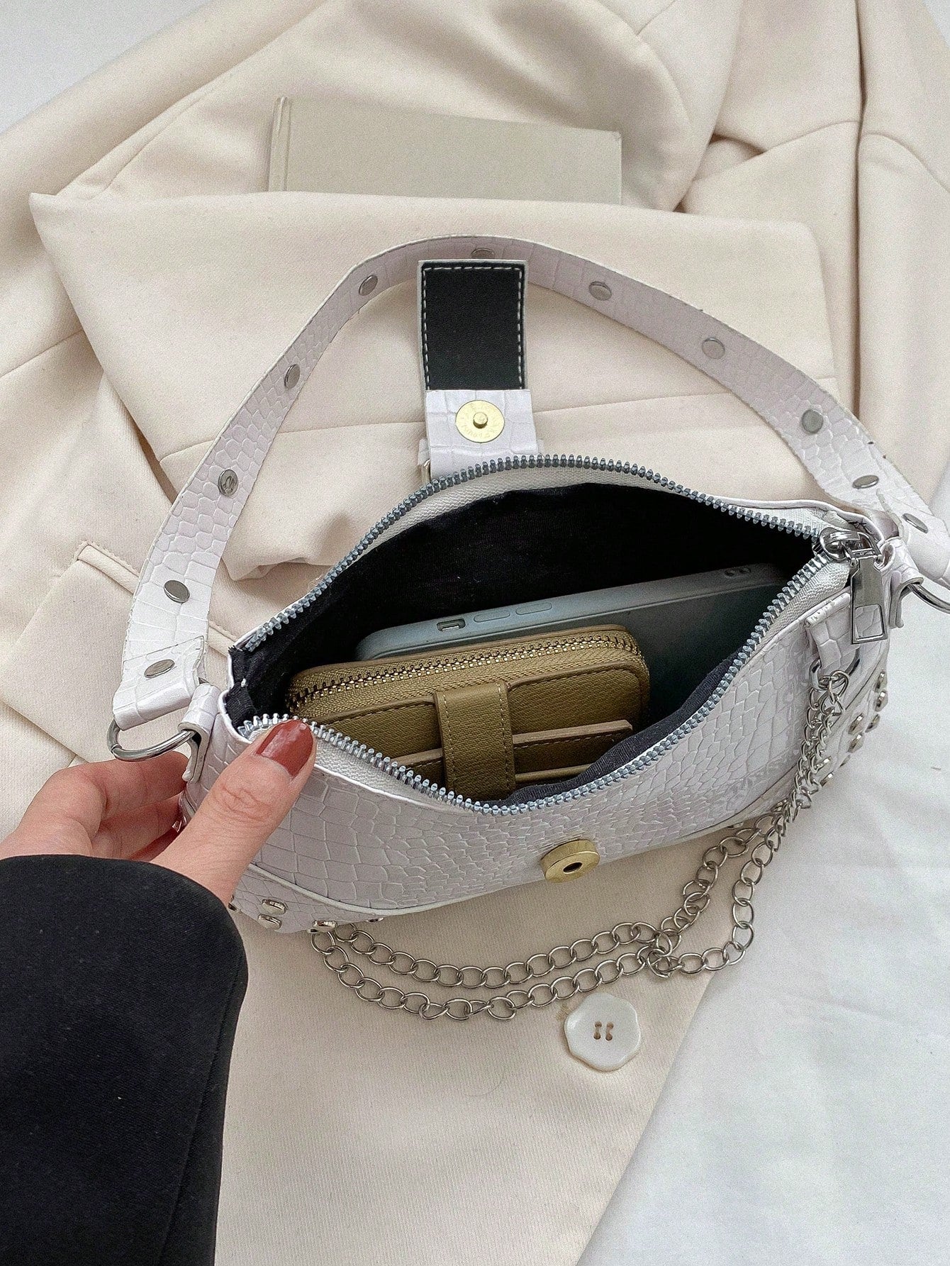 2024New Women's Underarm Bag, European And American Style Vintage Rivet Motorcycle Bag With Pleat Detail Crescent Solid Shoulder And Crossbody Bag For Women