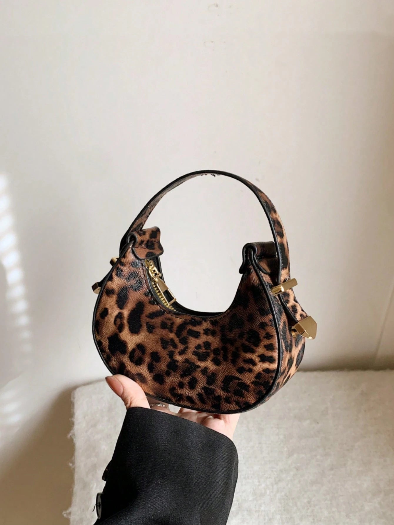 Mini Cute Leopard Print Shoulder Bag For Women, Fashionable & High-Quality Half Moon Shape Handbag, Stylish & Lightweight, Fall Winter Fashionable Cheetah Print Purse For Women, New Fall Winter Tiger Print Bag For Women