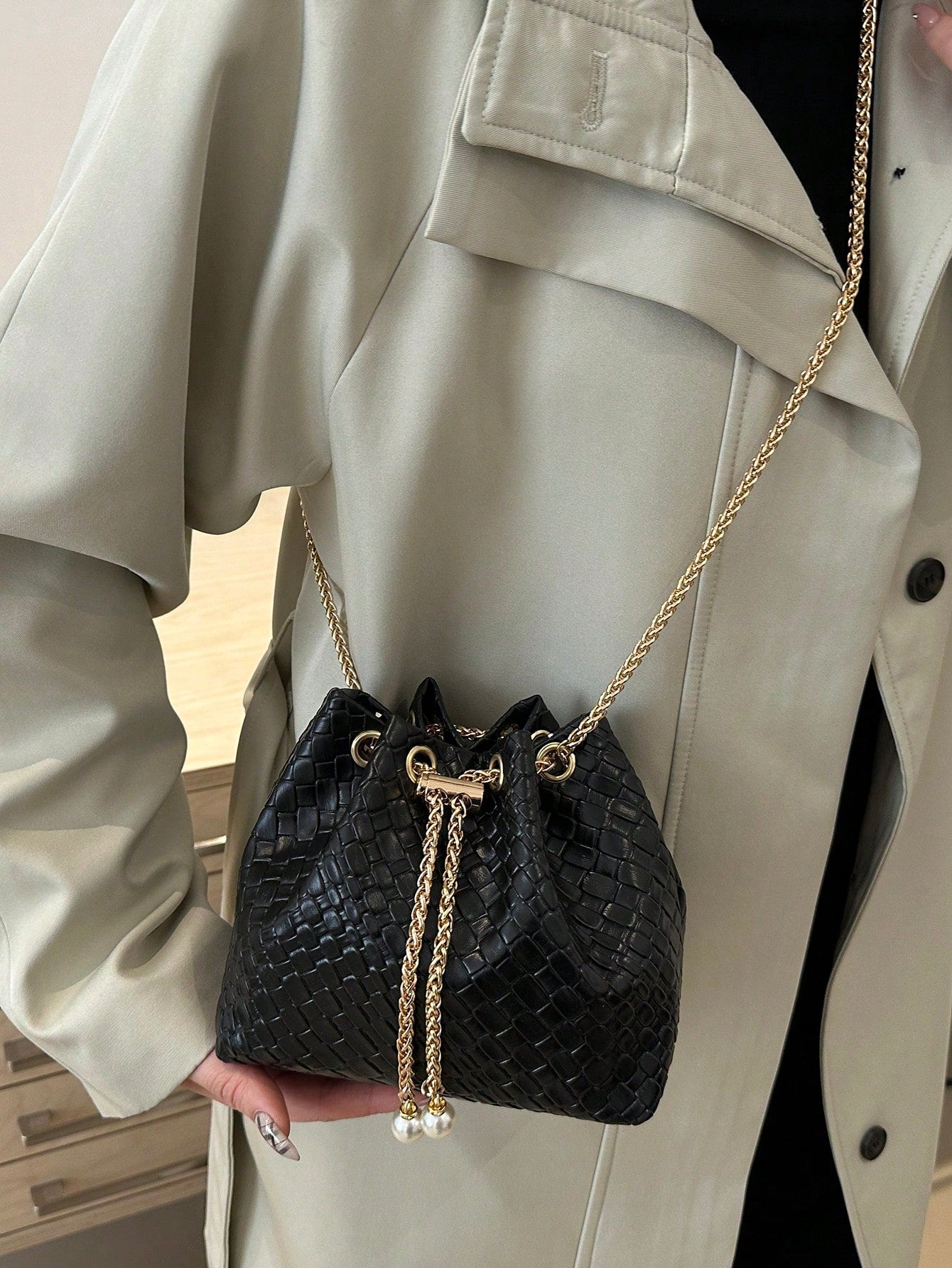 Fashion Solid Color Hollow Out Woven Chain Drawstring Mini Crossbody Bucket Bag