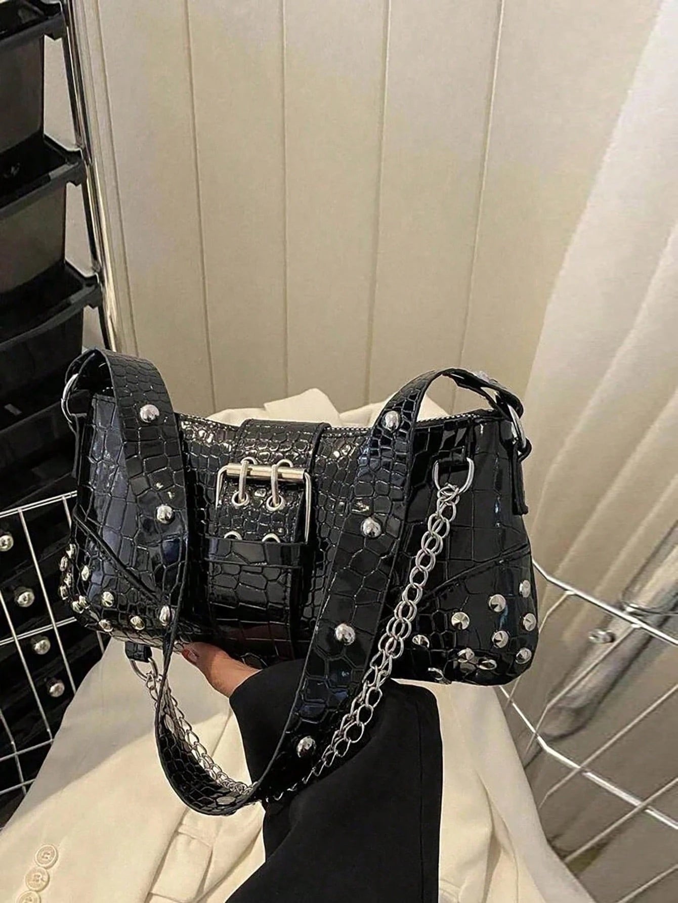 Women's bag, European and American style, vintage, with rivets, with pleated detail