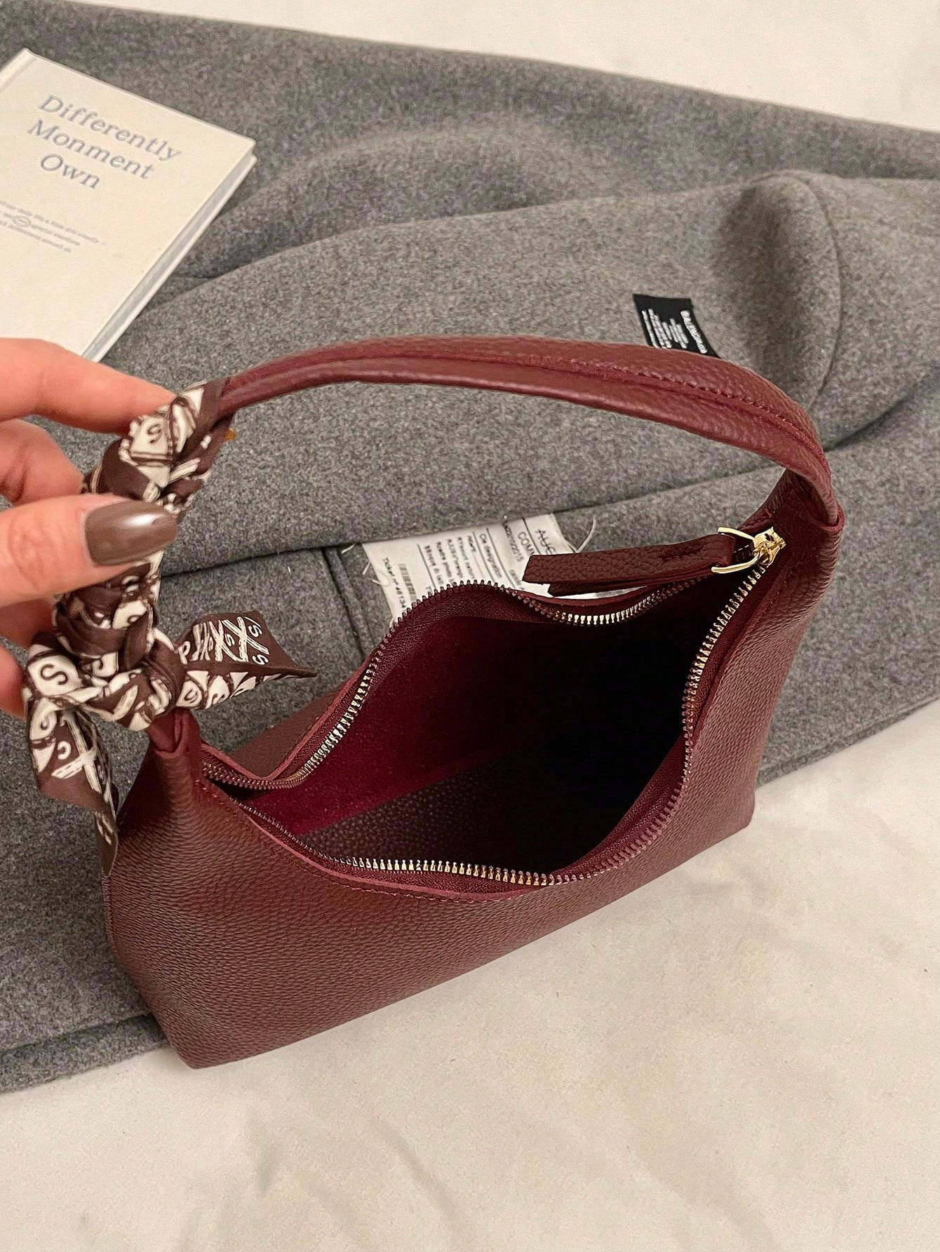Minimalist Women's Shoulder Bag With Scarf