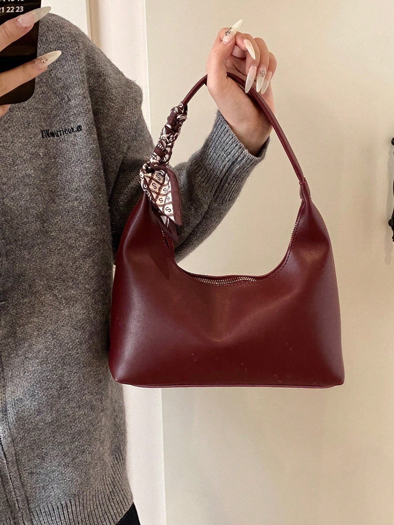 Minimalist Women's Shoulder Bag With Scarf