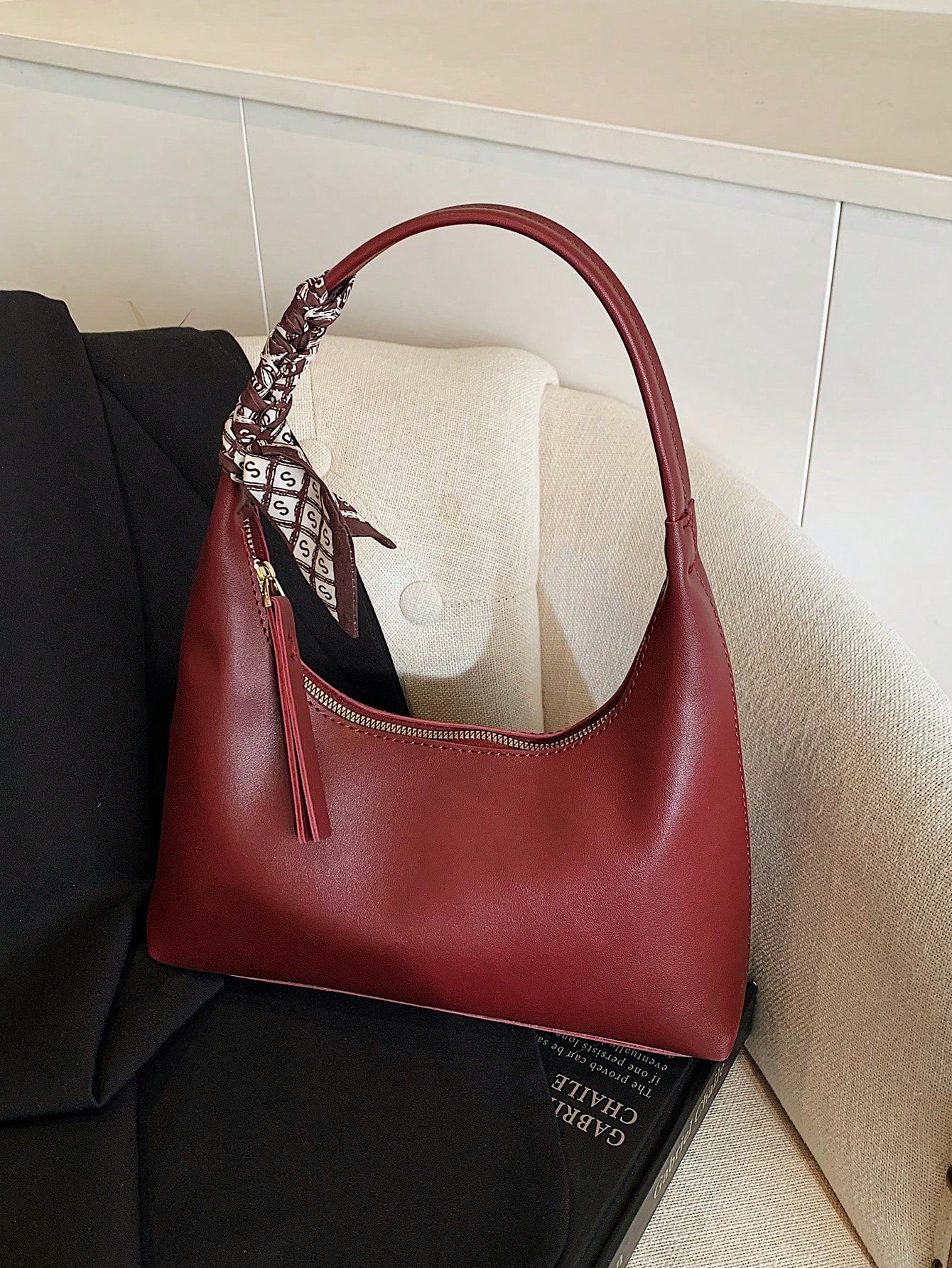 Minimalist Women's Shoulder Bag With Scarf