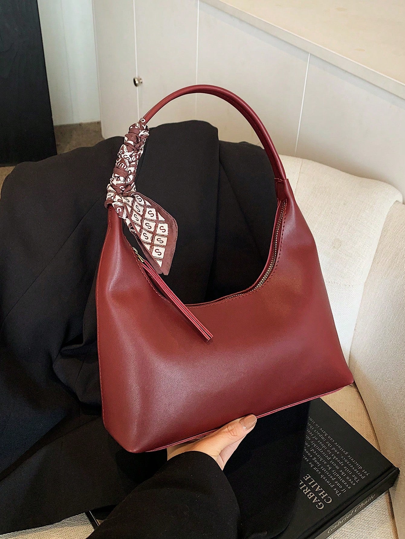 Minimalist Women's Shoulder Bag With Scarf