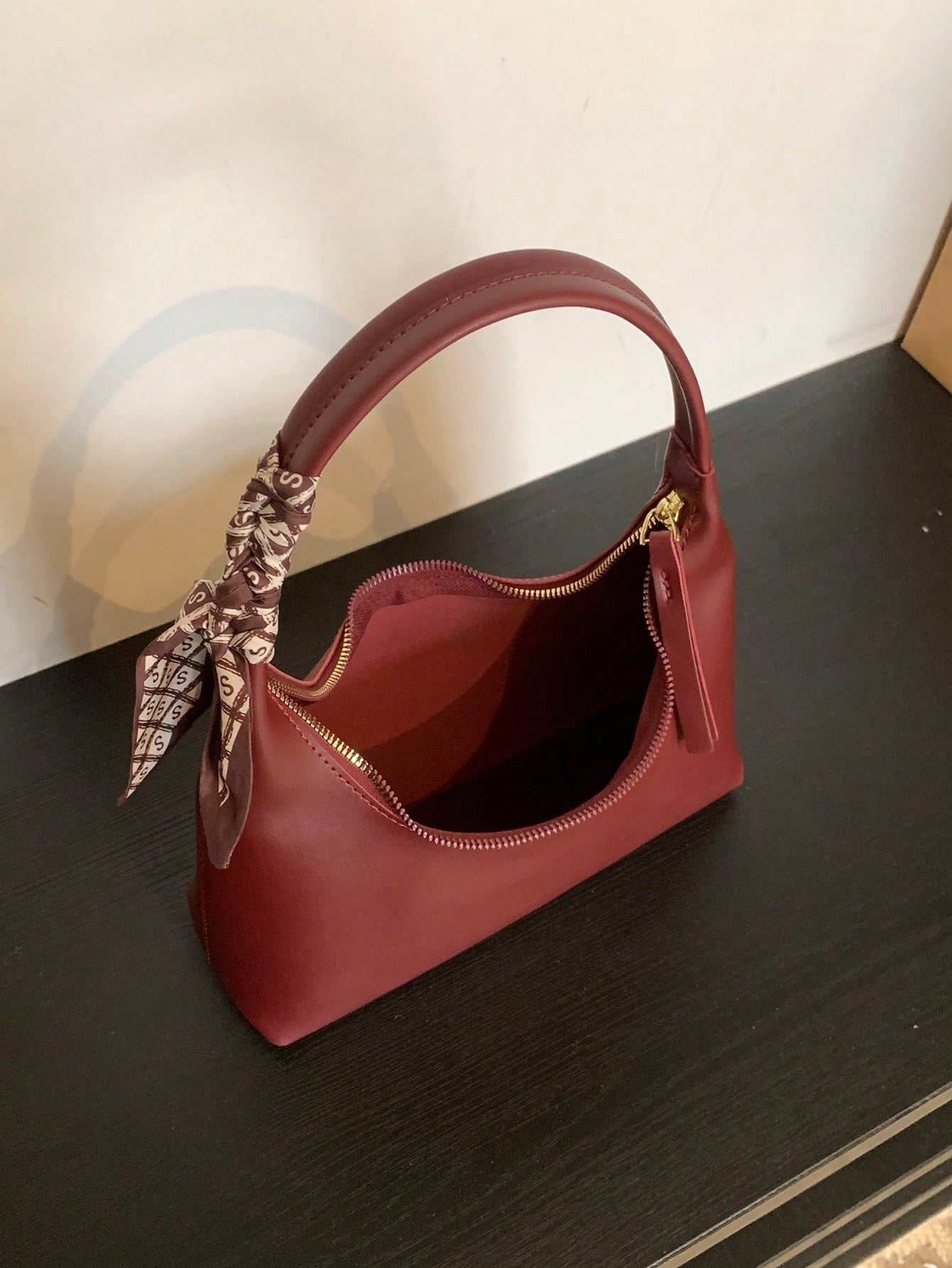 Minimalist Women's Shoulder Bag With Scarf