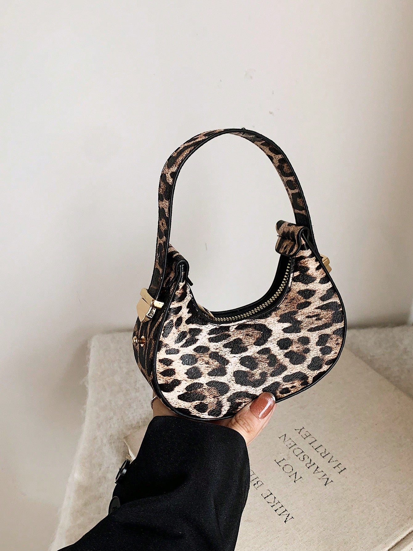 Mini Cute Leopard Print Shoulder Bag For Women, Fashionable & High-Quality Half Moon Shape Handbag, Stylish & Lightweight, Fall Winter Fashionable Cheetah Print Purse For Women, New Fall Winter Tiger Print Bag For Women