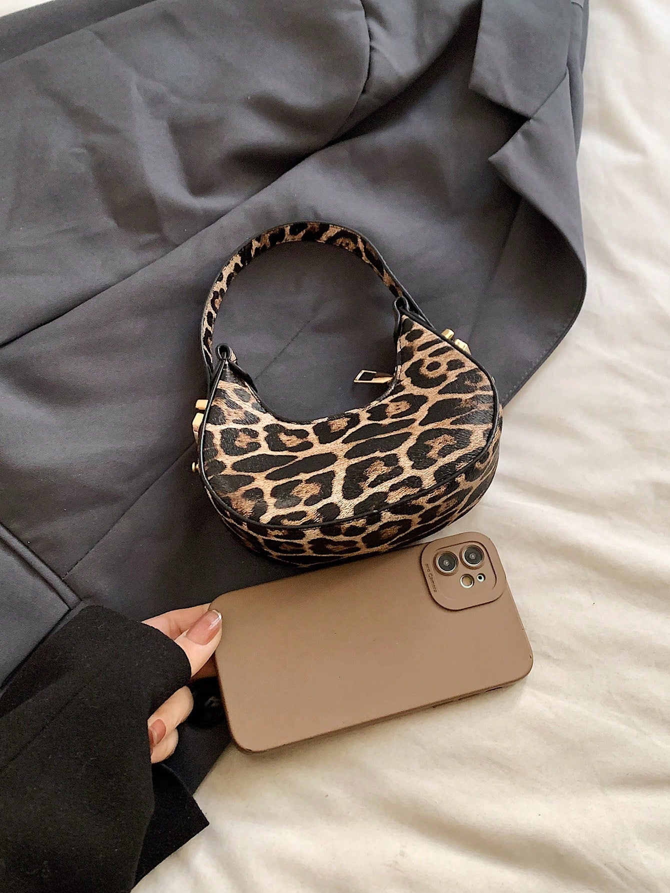 Mini Cute Leopard Print Shoulder Bag For Women, Fashionable & High-Quality Half Moon Shape Handbag, Stylish & Lightweight, Fall Winter Fashionable Cheetah Print Purse For Women, New Fall Winter Tiger Print Bag For Women