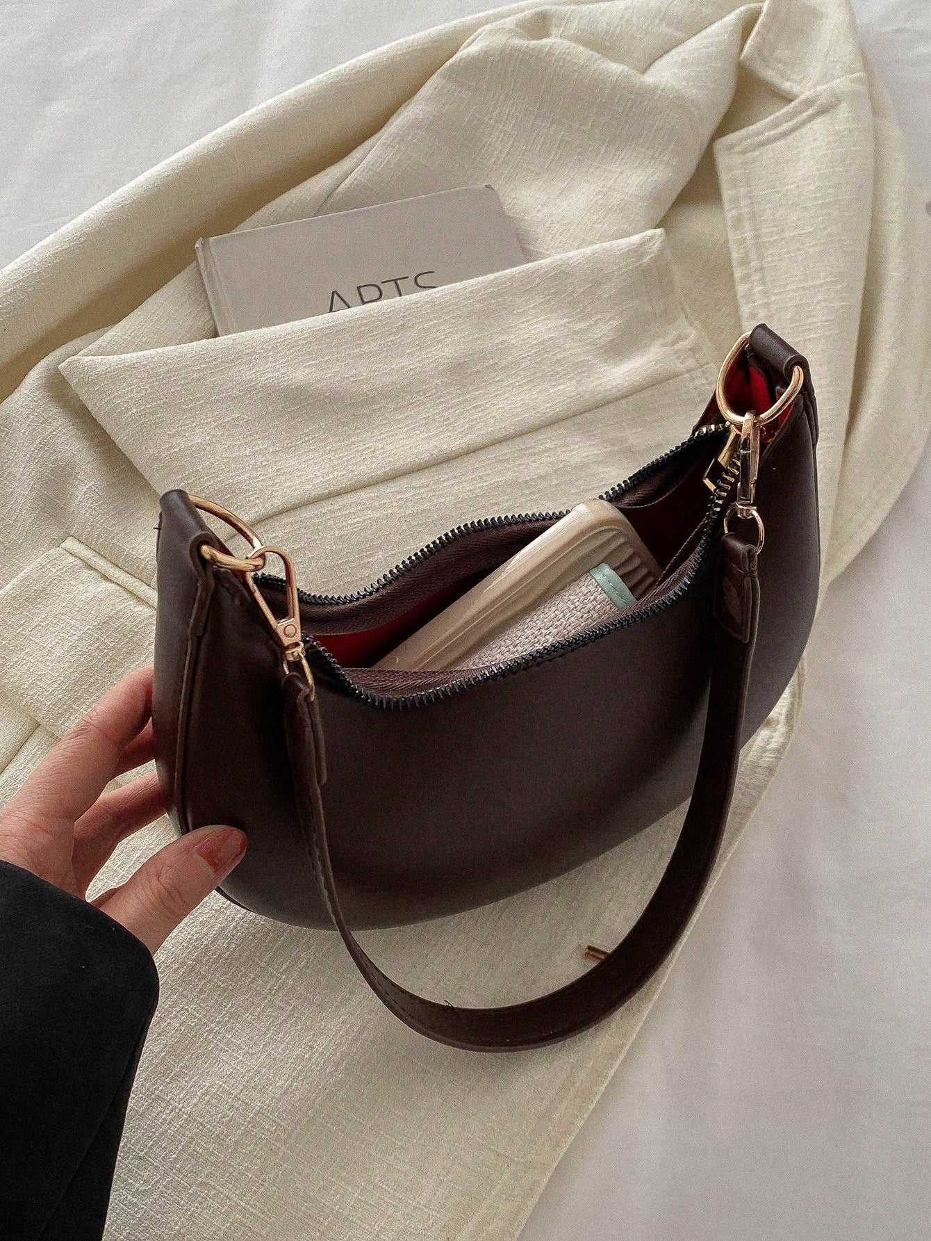 1pc Coffee Brown Crescent-Shaped PU Leather Shoulder Bag, Fashion Simple Solid Color Women Underarm Bag, Autumn/Winter