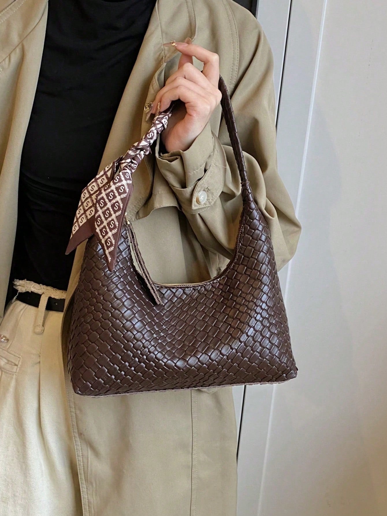 Minimalist Women's Shoulder Bag With Scarf