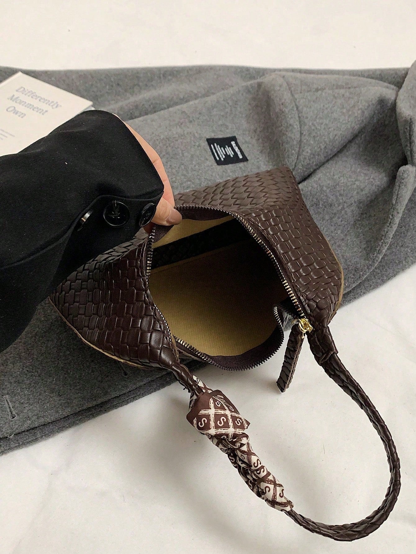 Minimalist Women's Shoulder Bag With Scarf