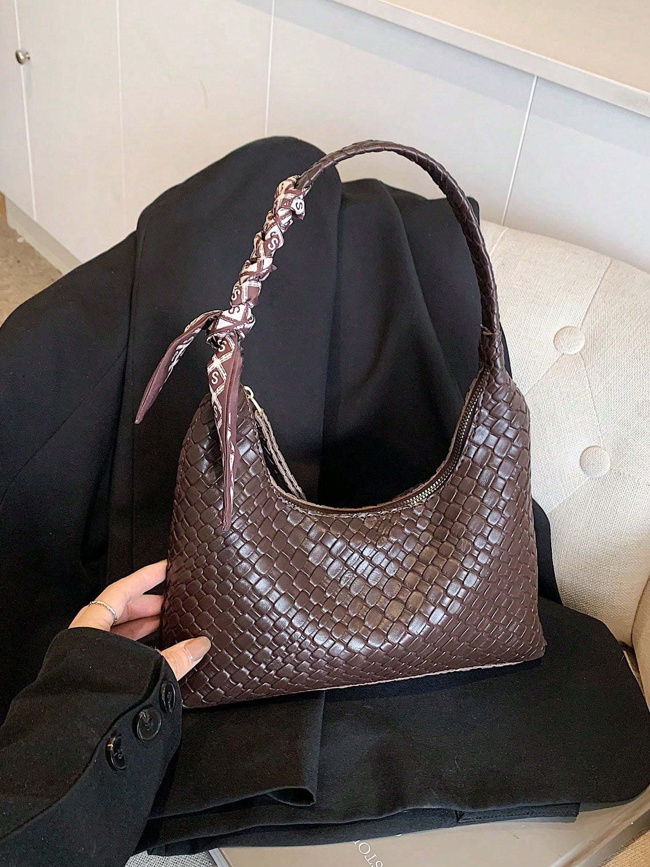 Minimalist Women's Shoulder Bag With Scarf
