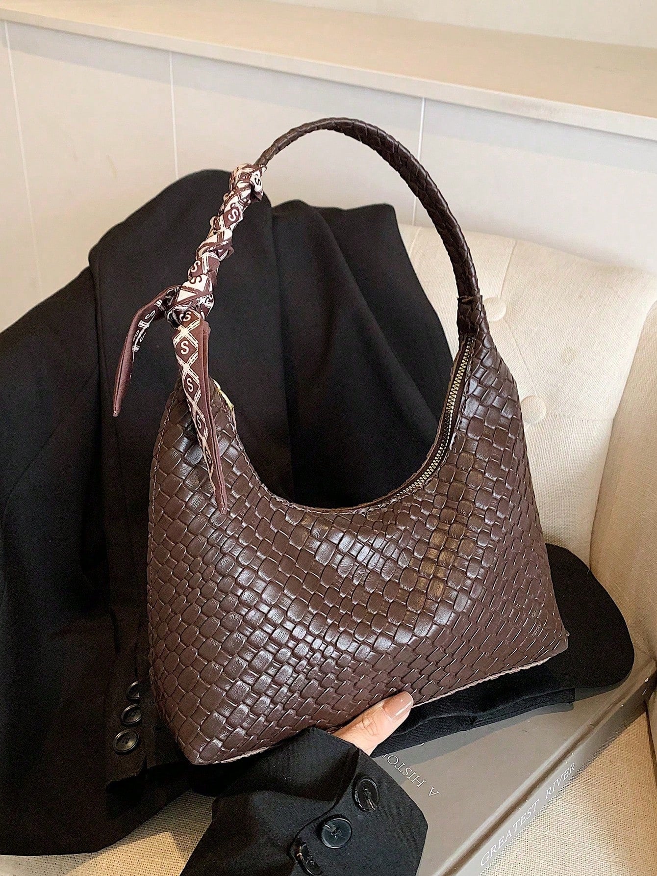 Minimalist Women's Shoulder Bag With Scarf