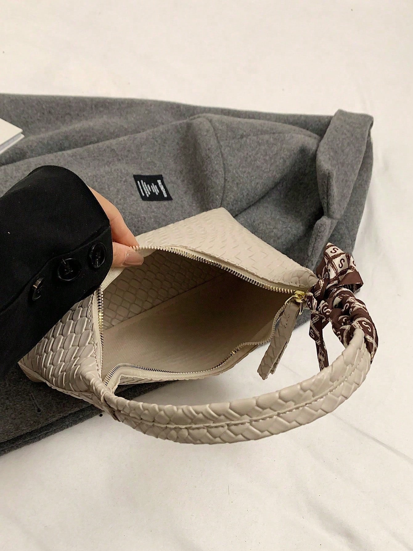 Minimalist Women's Shoulder Bag With Scarf