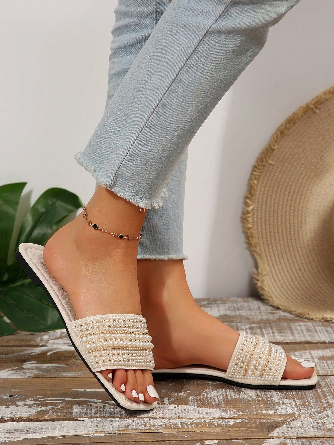 New Plus Size Luxury Anti-Slip Square Toe Mule Rhinestone & Pearl Embellished Fashion Versatile Women Beach Vacation Sandals