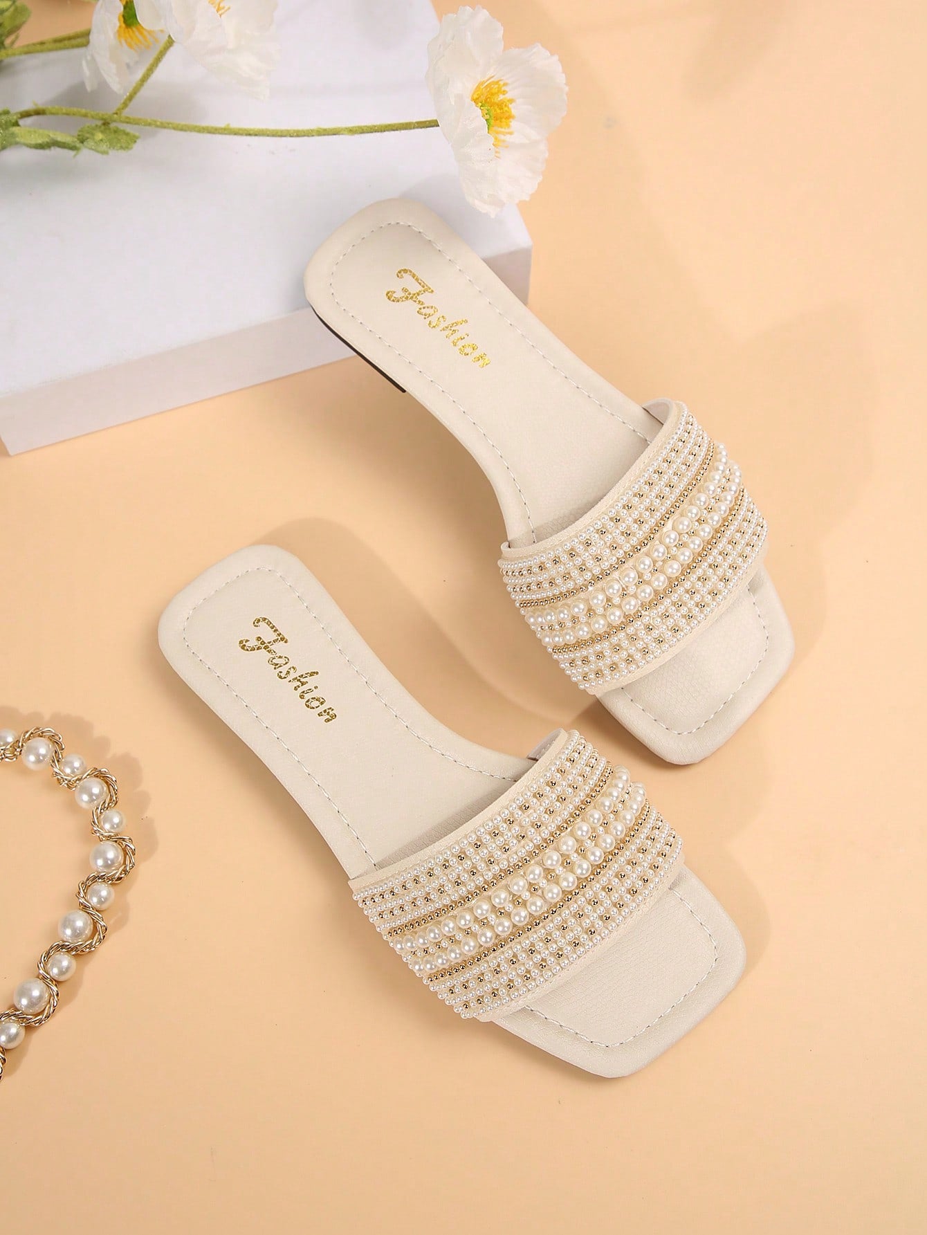 New Plus Size Luxury Anti-Slip Square Toe Mule Rhinestone & Pearl Embellished Fashion Versatile Women Beach Vacation Sandals