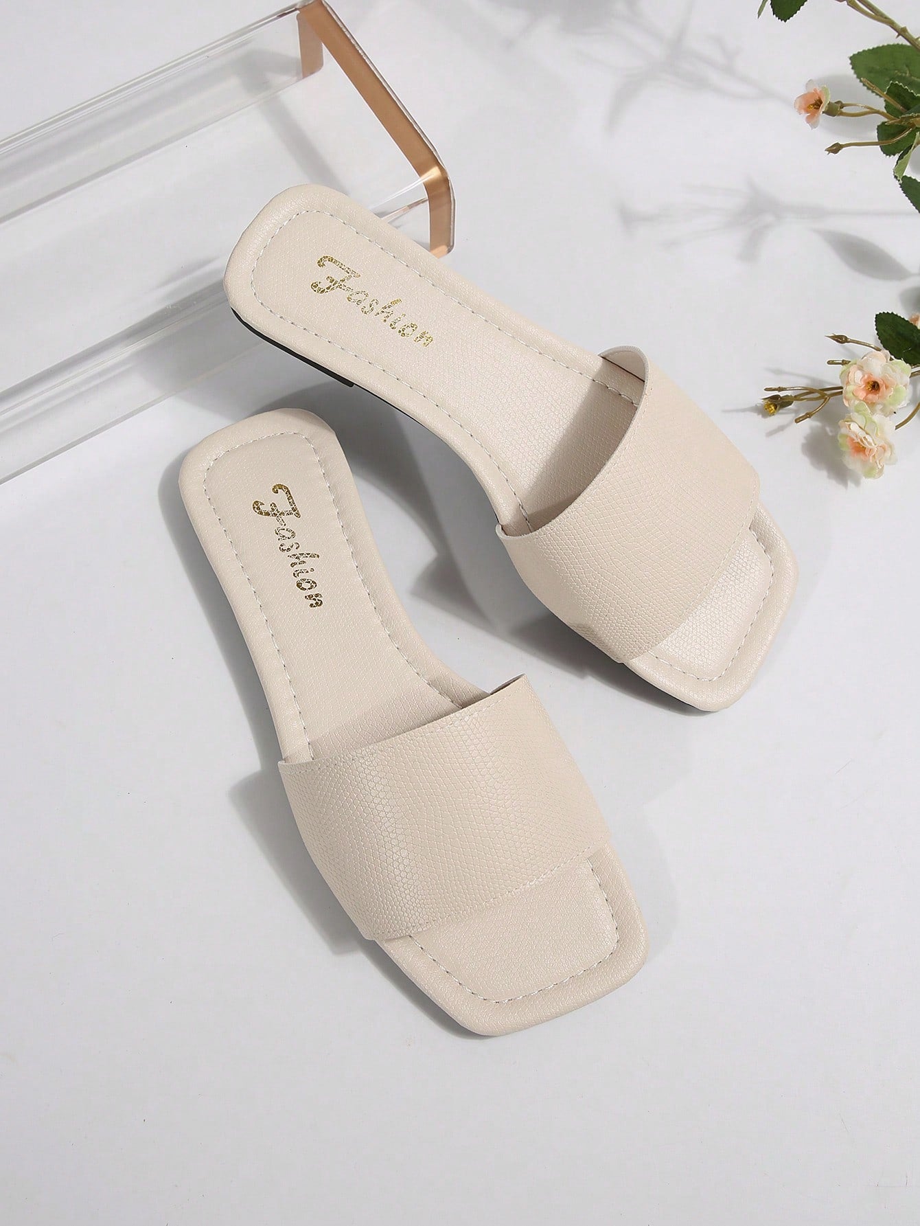 Plus Size Women's Black Slide Sandals, Spring/Summer New Black Square Toe Flat Sandals Suitable With Dresses To Make Legs Look Longer, Beach Slippers For Fashionable Girls, Non-Slip Indoor Slippers, Cute Girls' Plastic
