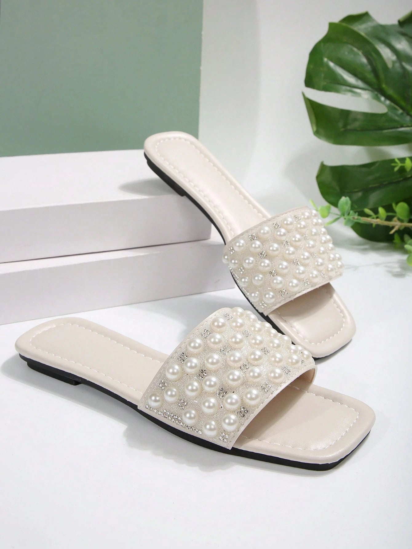 New Plus Size Luxury Anti-Slip Square Toe Mule Rhinestone & Pearl Embellished Fashion Versatile Women Beach Vacation Sandals