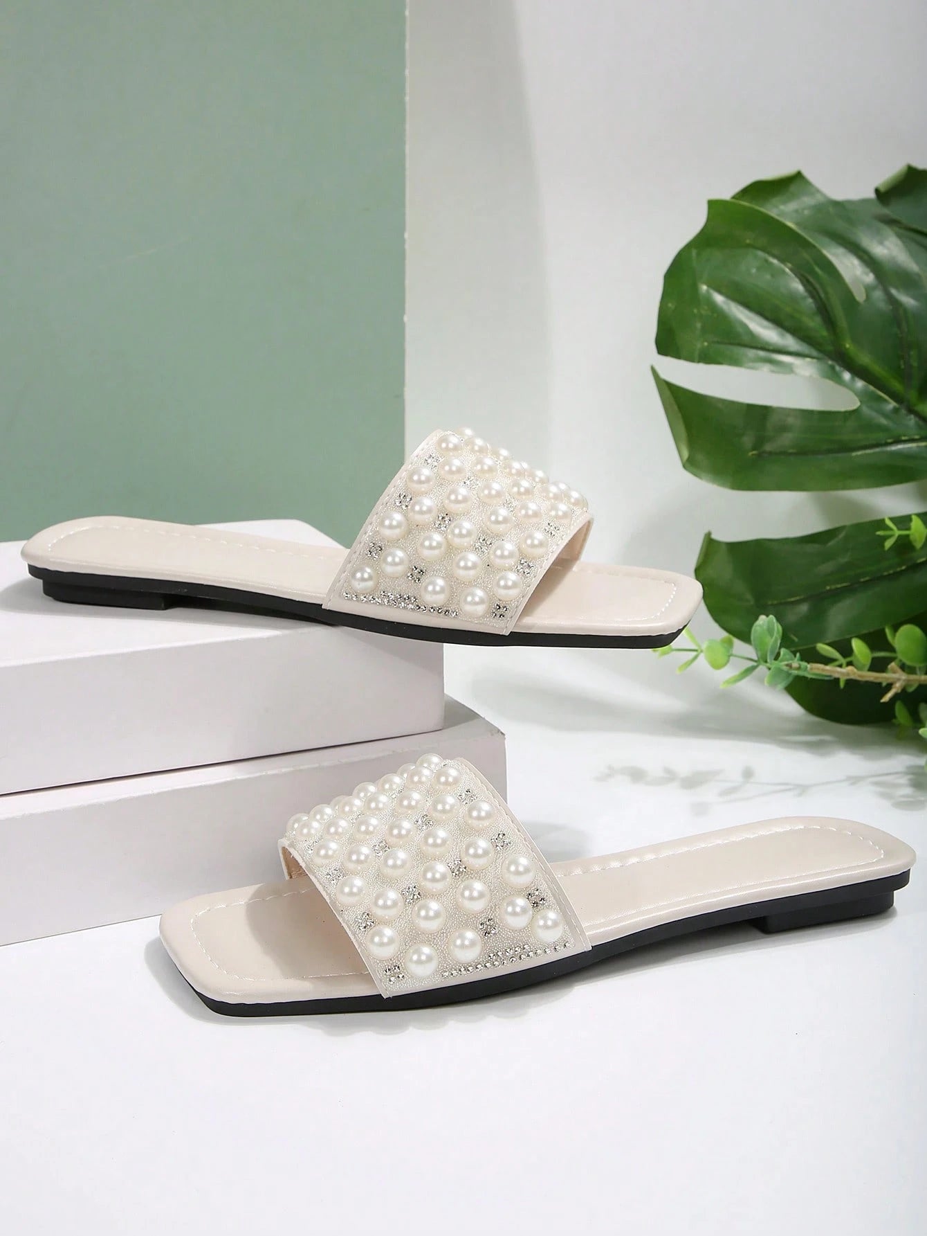 New Plus Size Luxury Anti-Slip Square Toe Mule Rhinestone & Pearl Embellished Fashion Versatile Women Beach Vacation Sandals